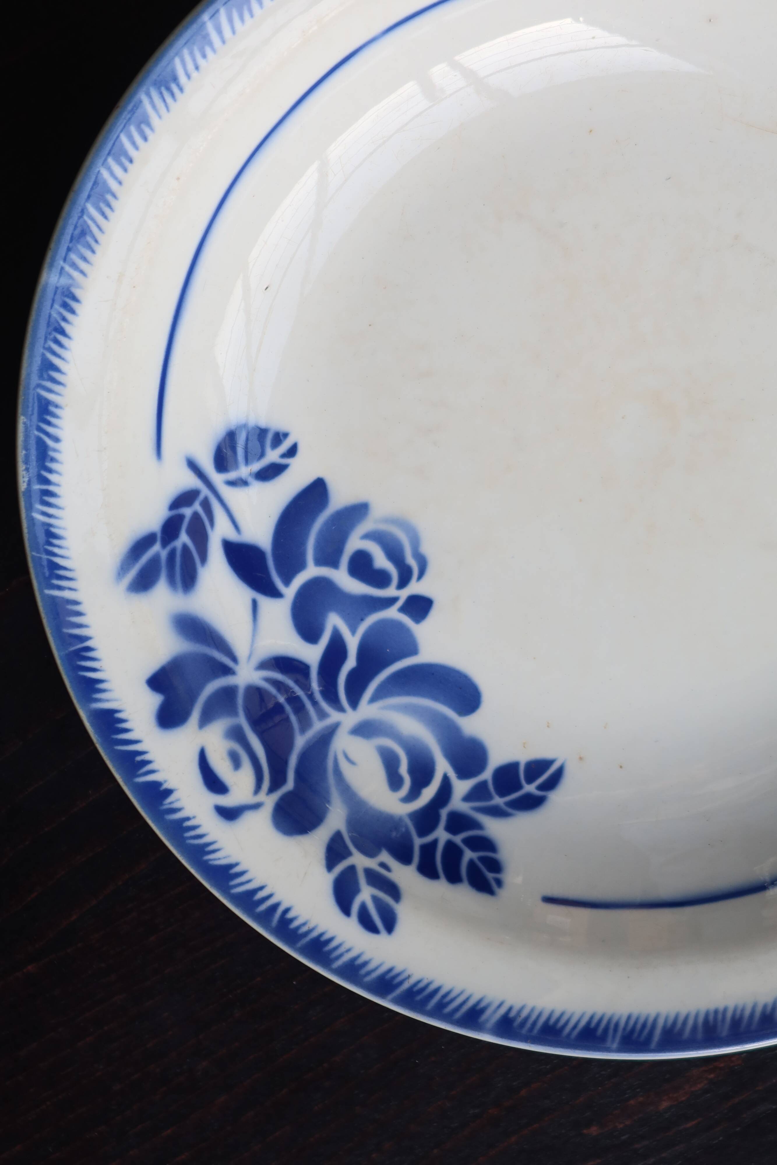 Antique shallow dish from Badonviller with blue flower decoration.
