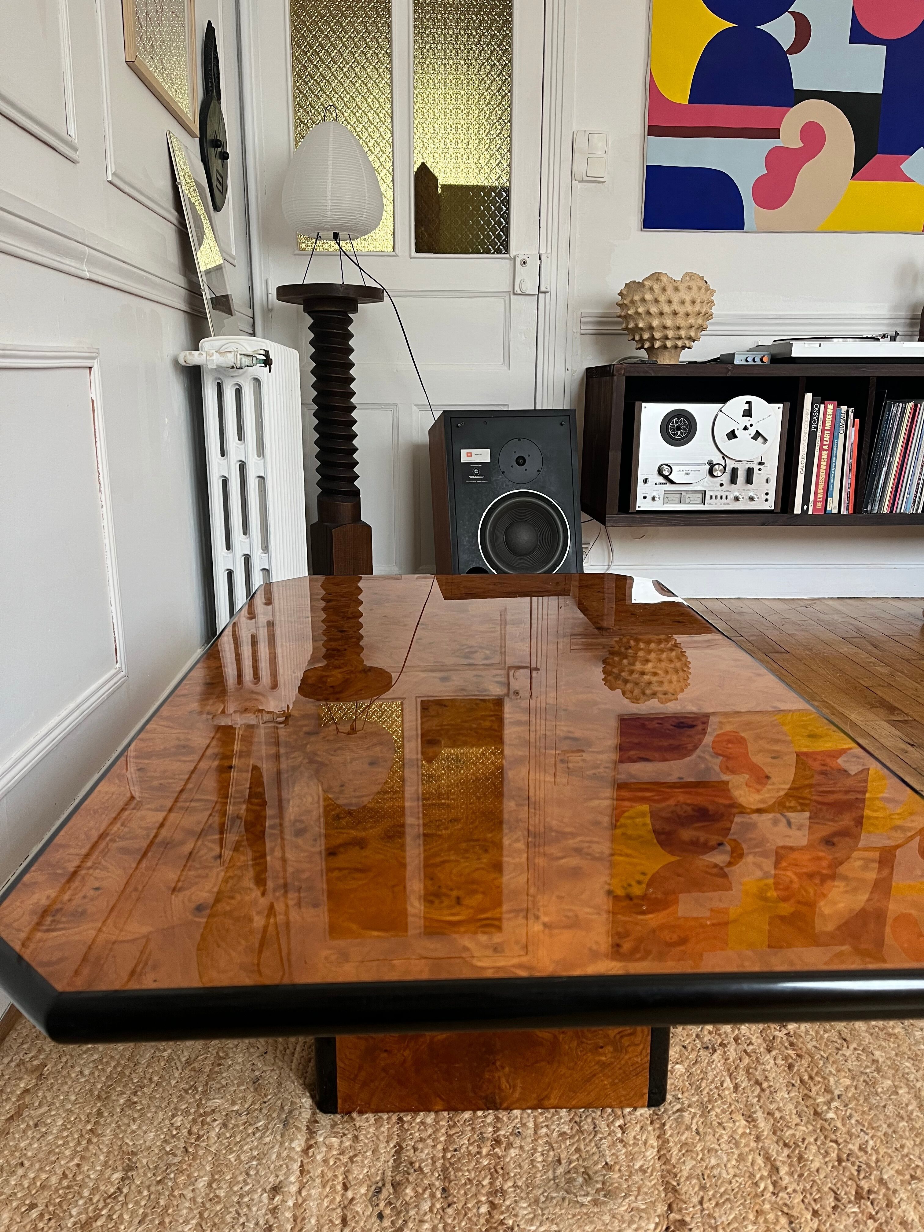 Table basse en loupe d’orme, 1970
