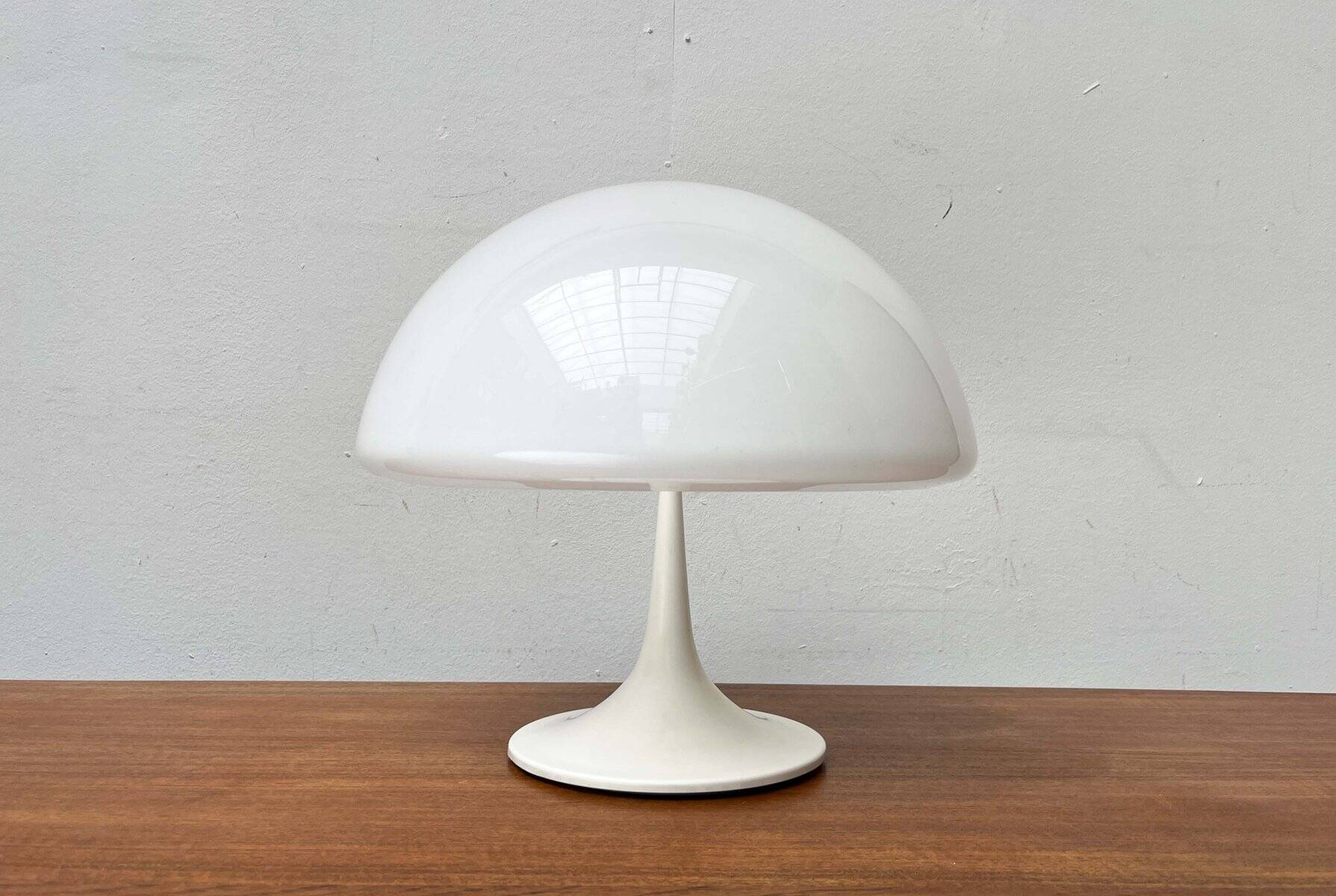 Lampe de table italienne de style mid-century moderne de l'ère spatiale par Luigi Massoni pour Guzzini, années 1960.