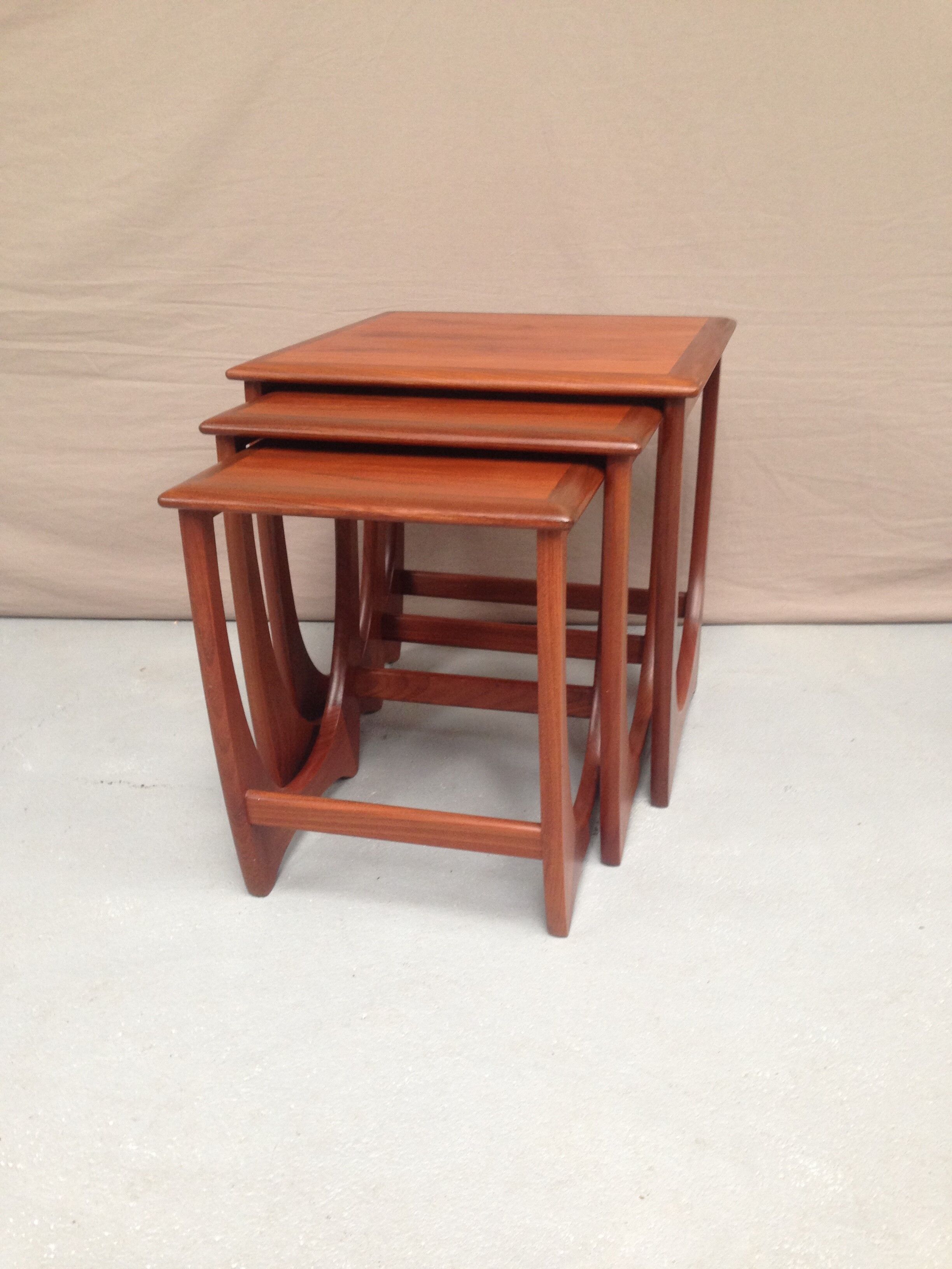 Tables gigognes