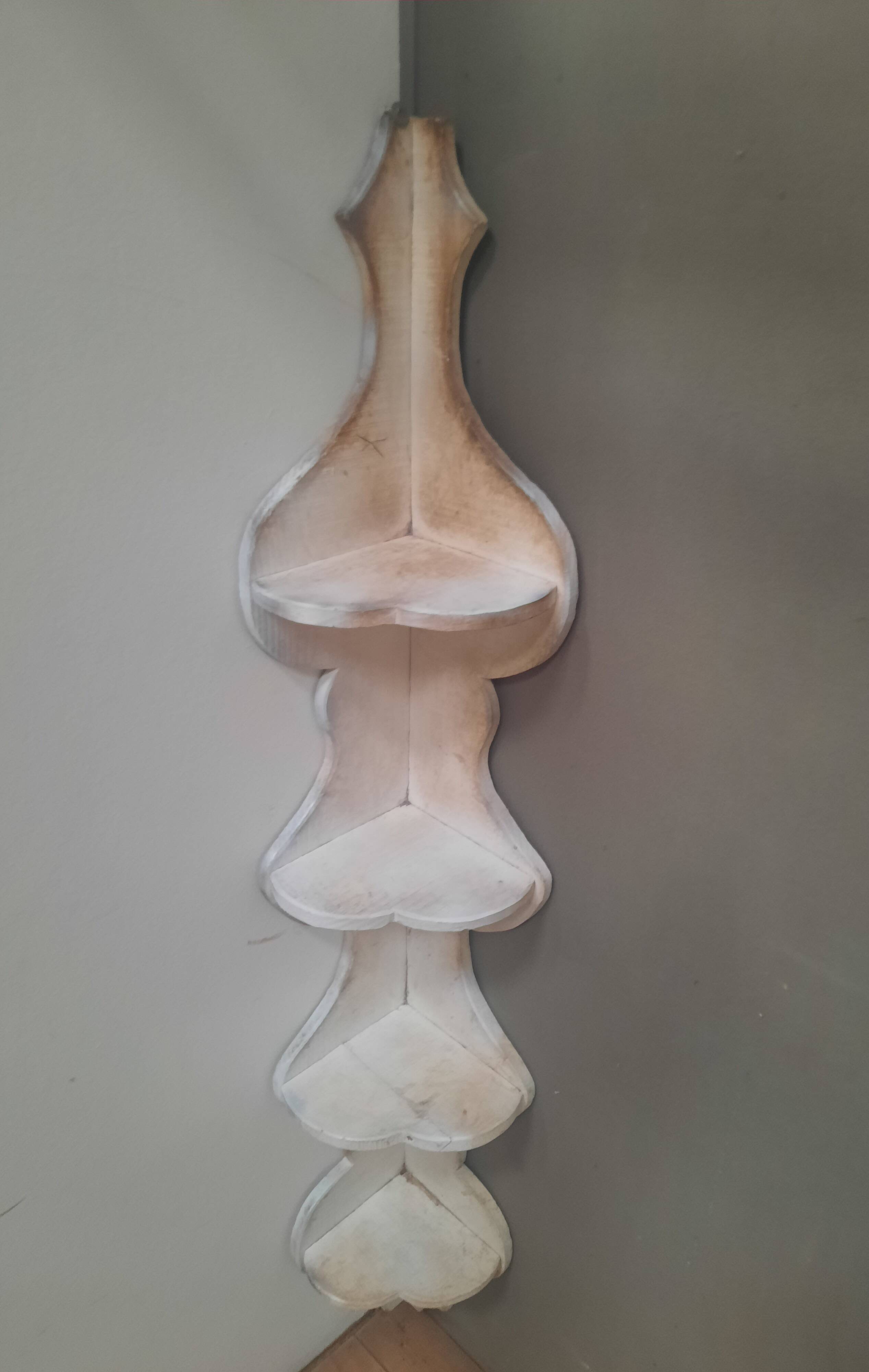 Solid wood corner shelf