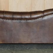 Vintage oversized Chesterfield canapé in hand-dyed leather.
