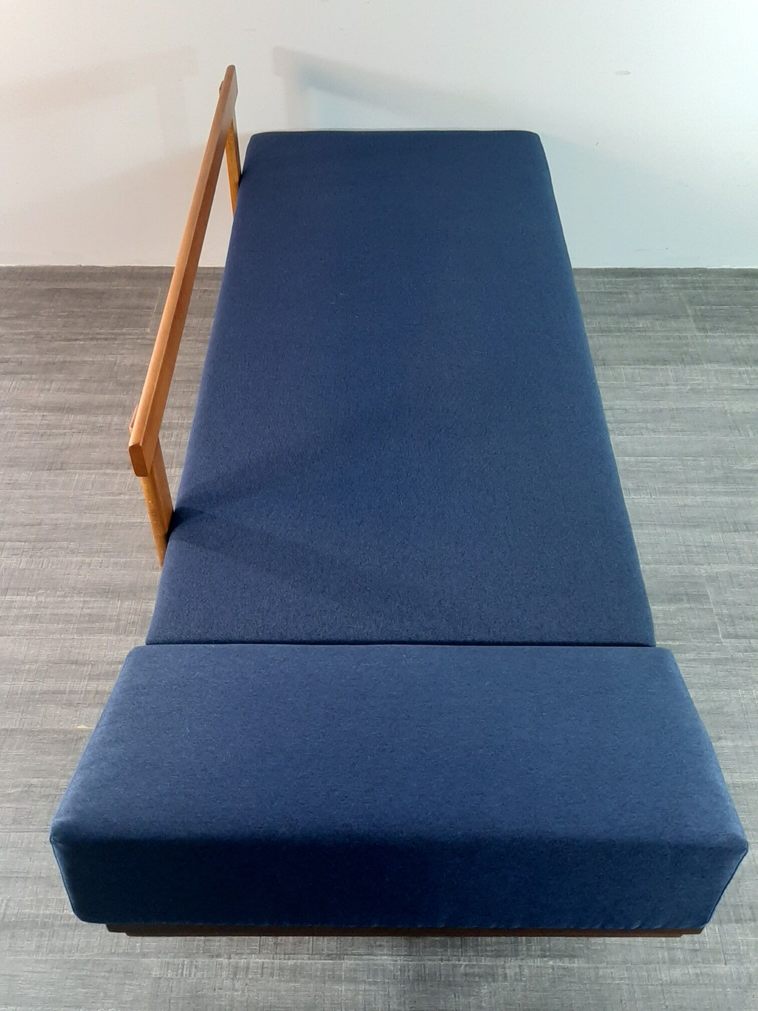 Norwegian daybed sofa in teak and blue fabric "svanette" by Ingma Relling, 1960s