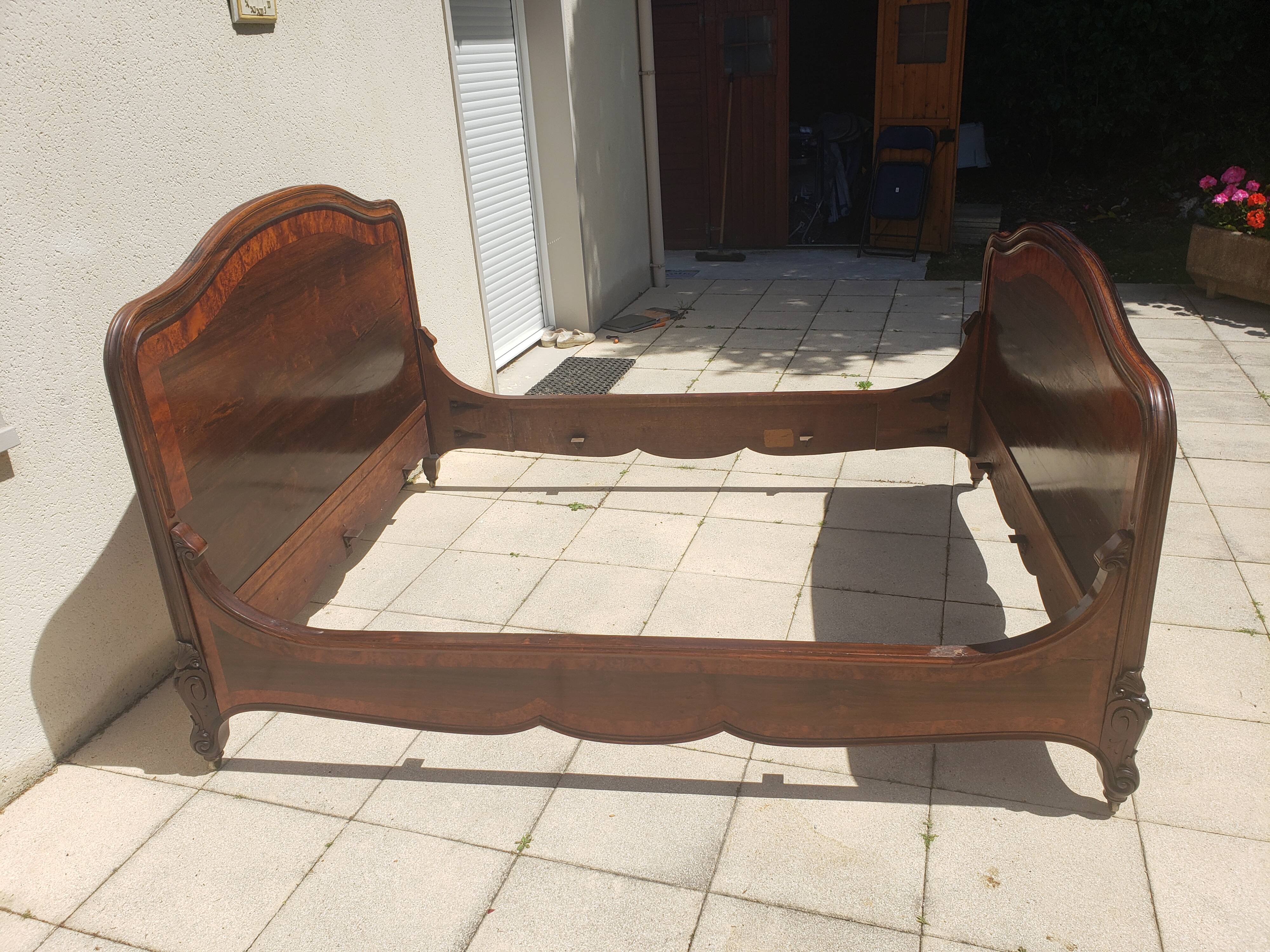Bed in solid walnut and very old walnut burl