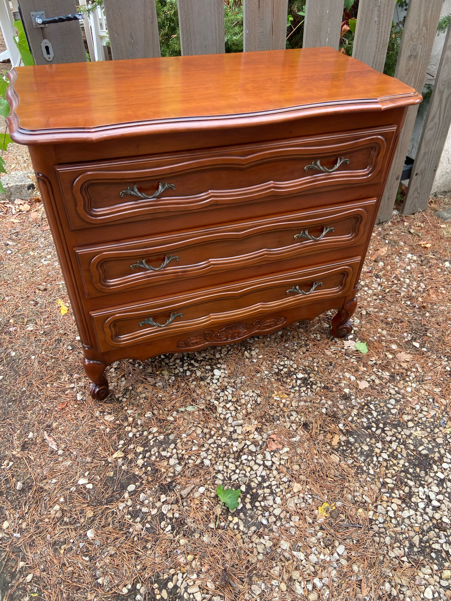 Louis XV style commode from the 1970s in solid wood.