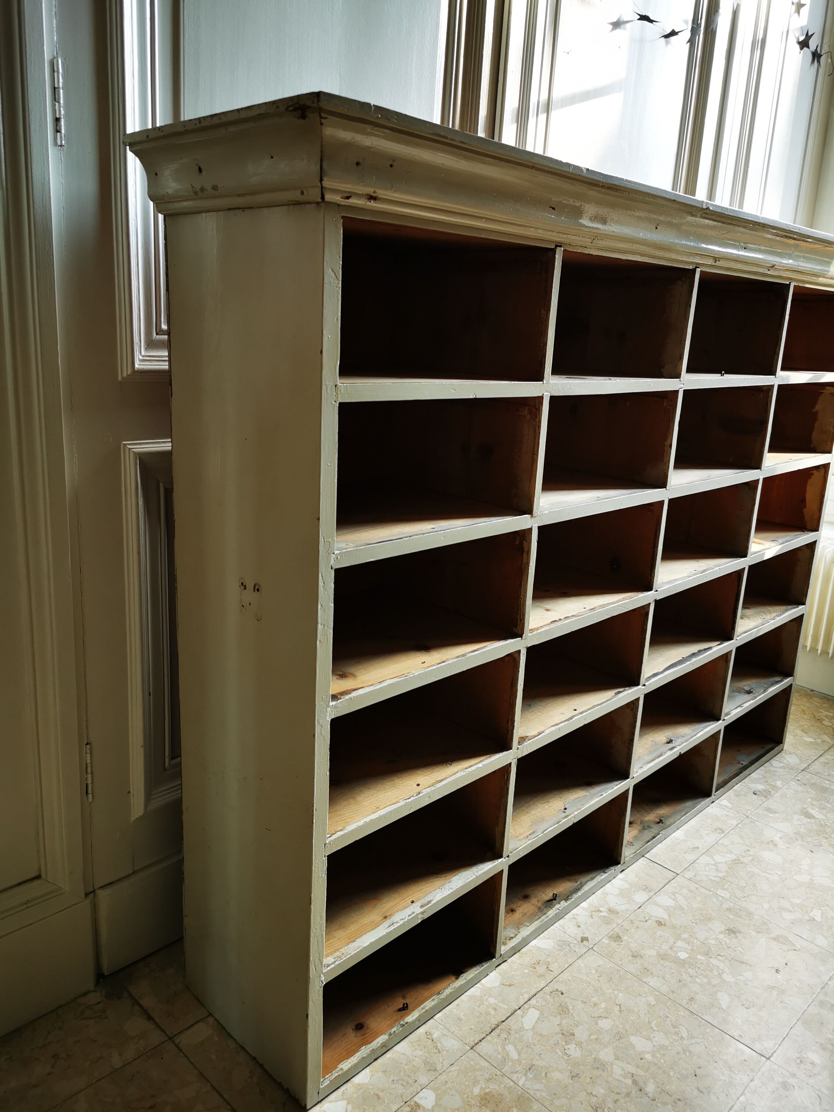 Former cabinet with lockers