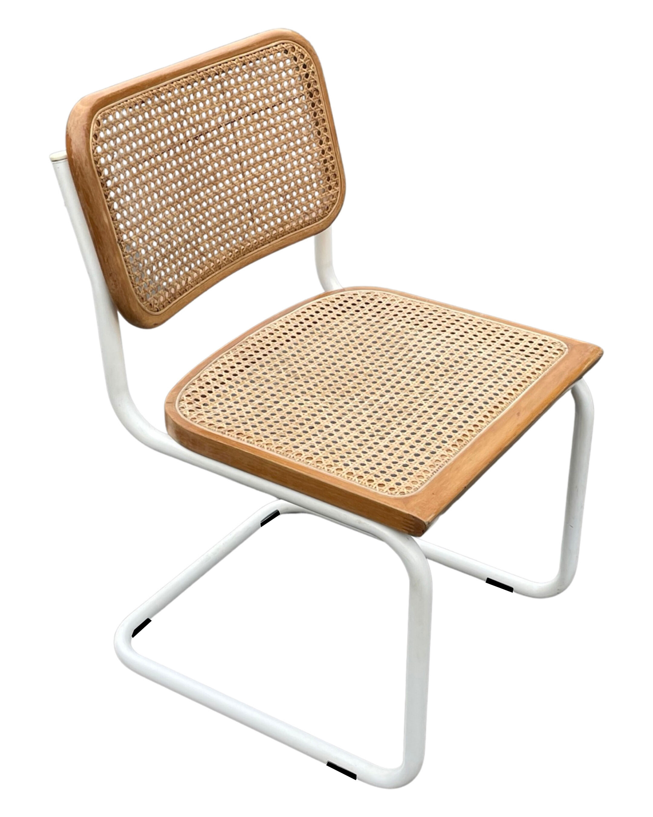 Chaise Cesca modèle b32 en blanc et bois par Marcel Breuer