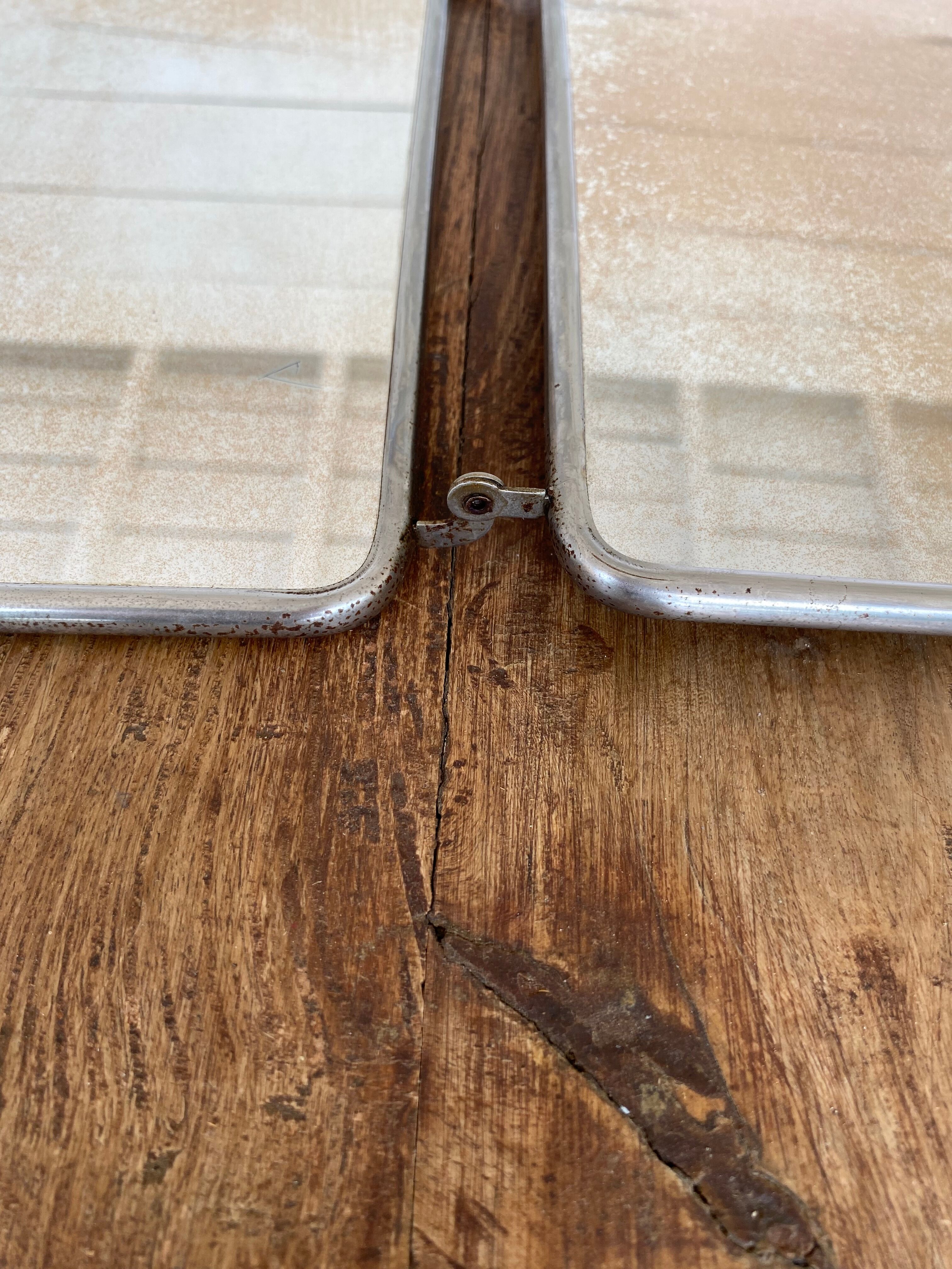 Barber's triptych mirror