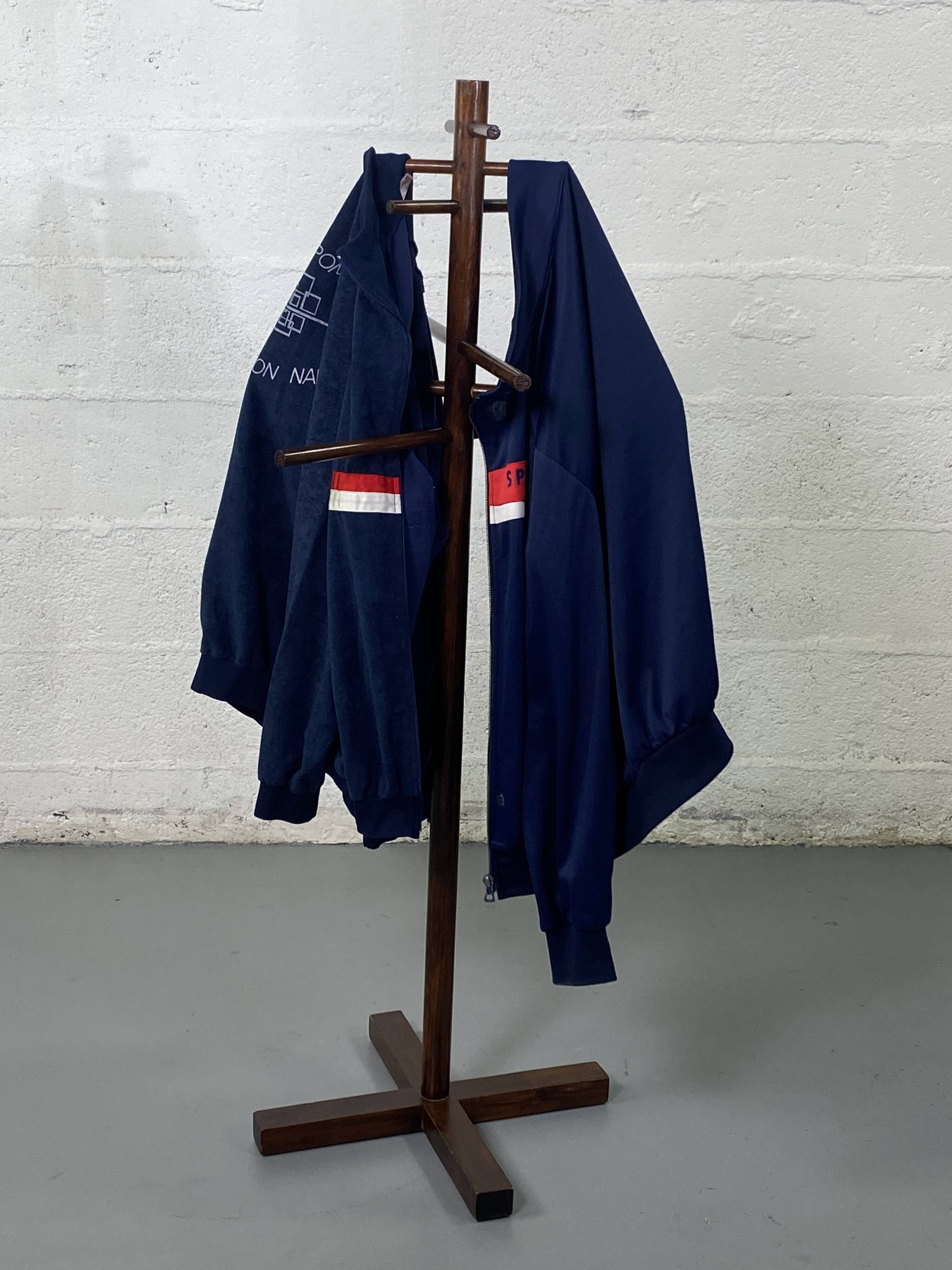 Porte manteau à pied ou valet de chambre