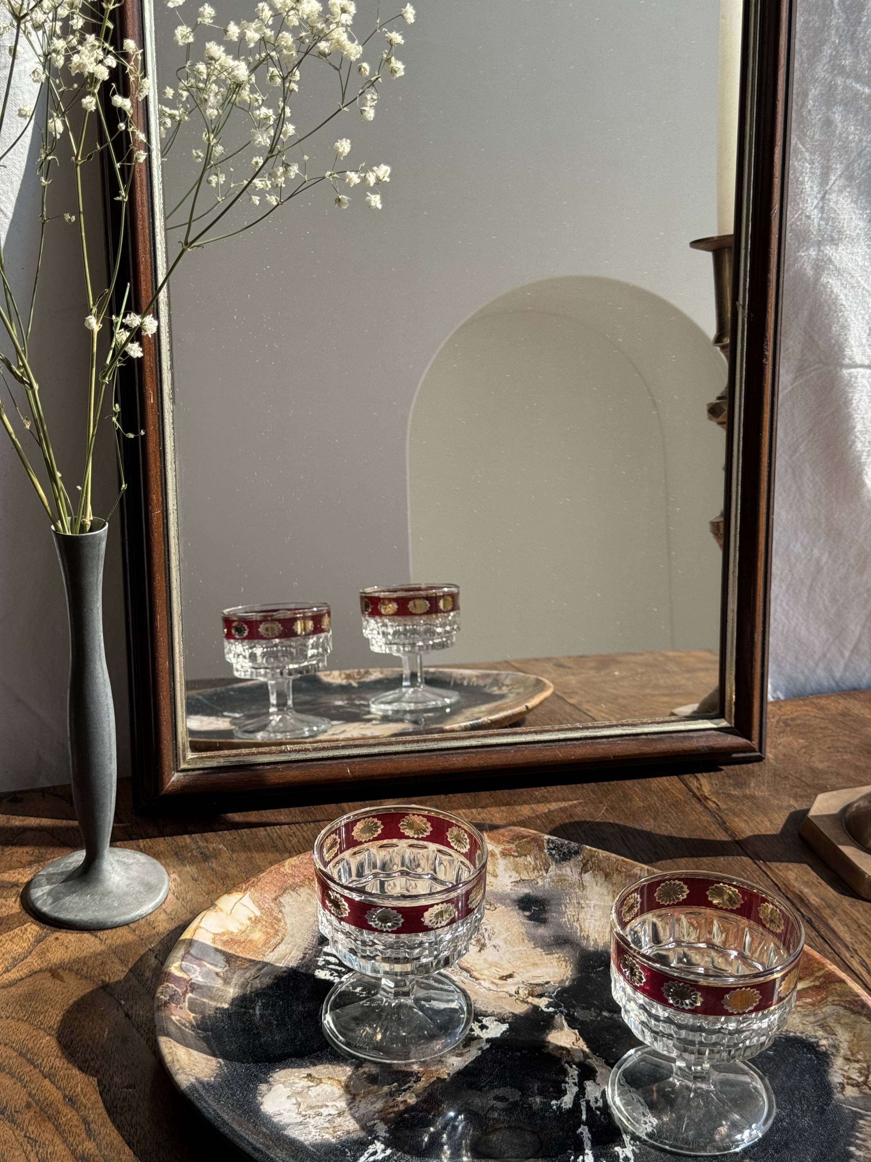 Small rounded mirror, wooden frame, gold frame H49.5