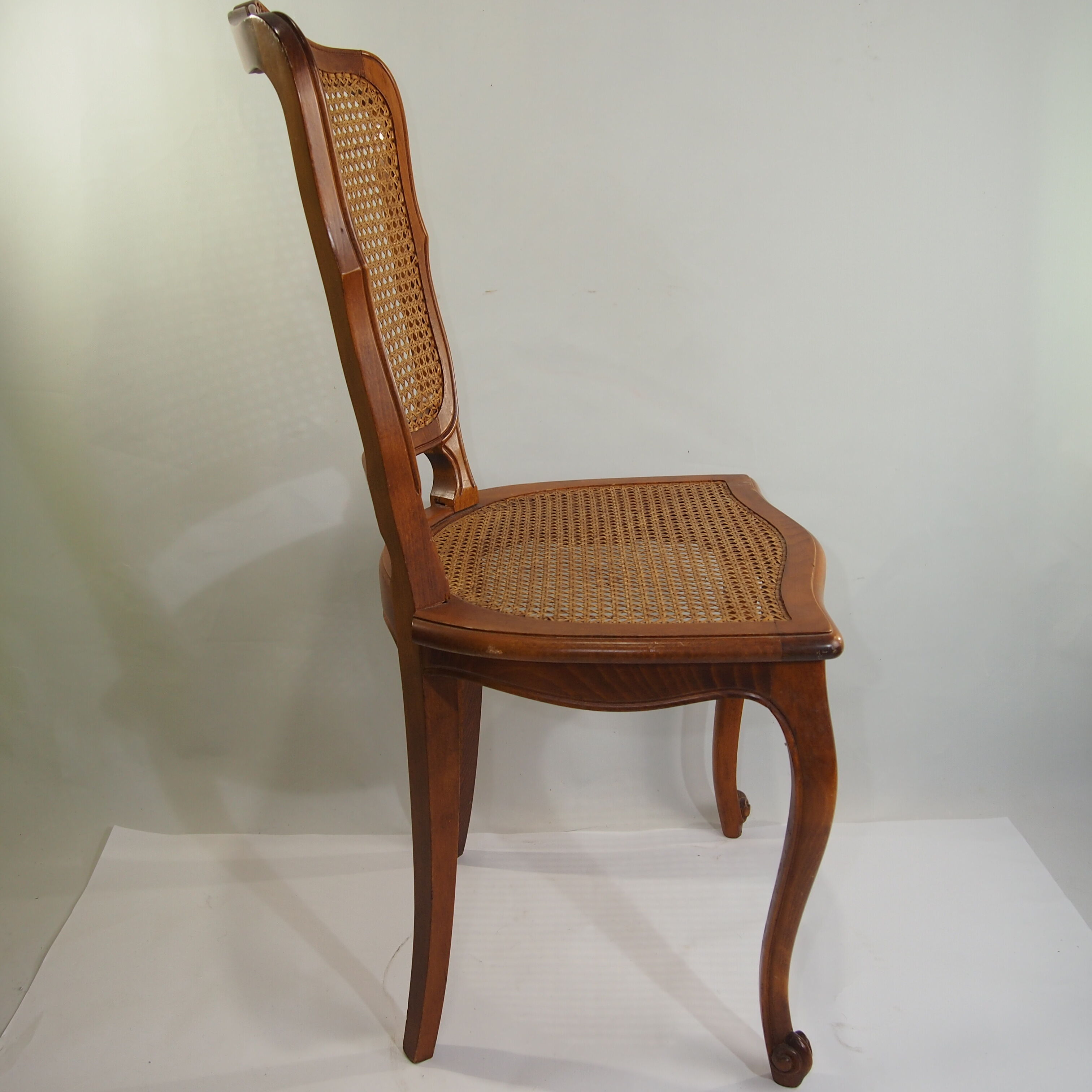 6 old wooden and canning chairs