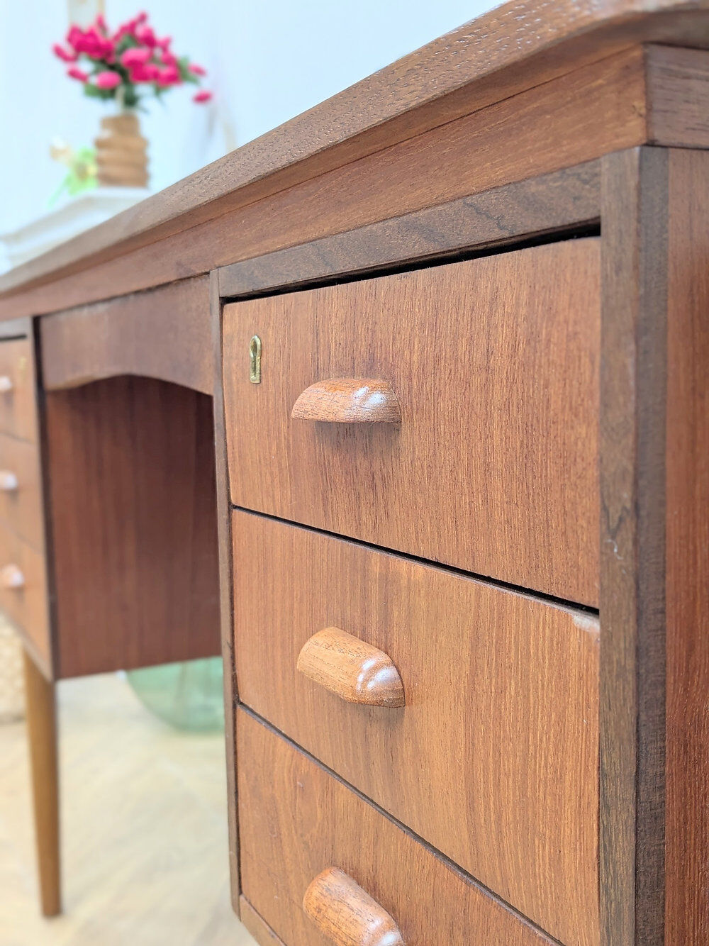 Scandinavian desk