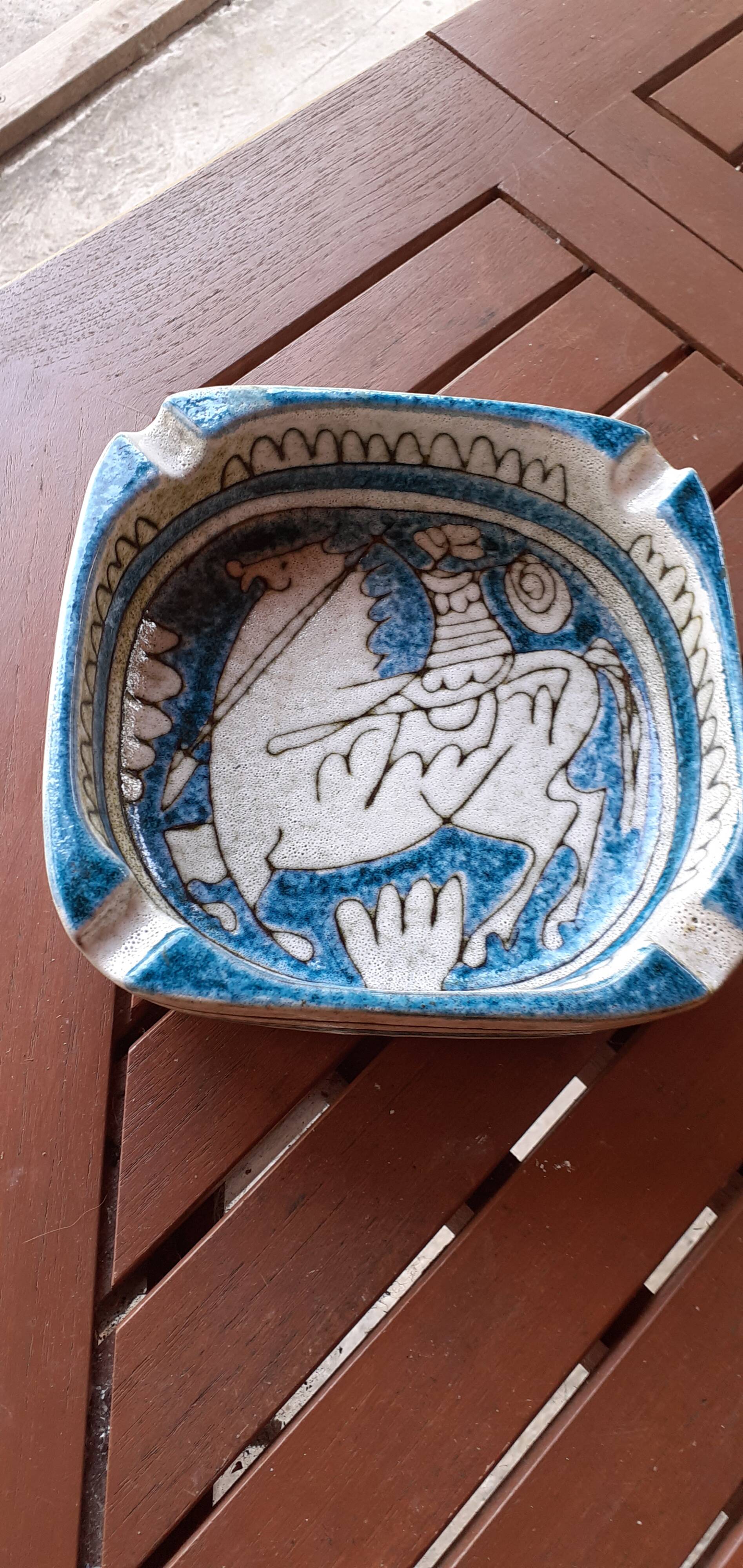 Ashtray or pocket emptying