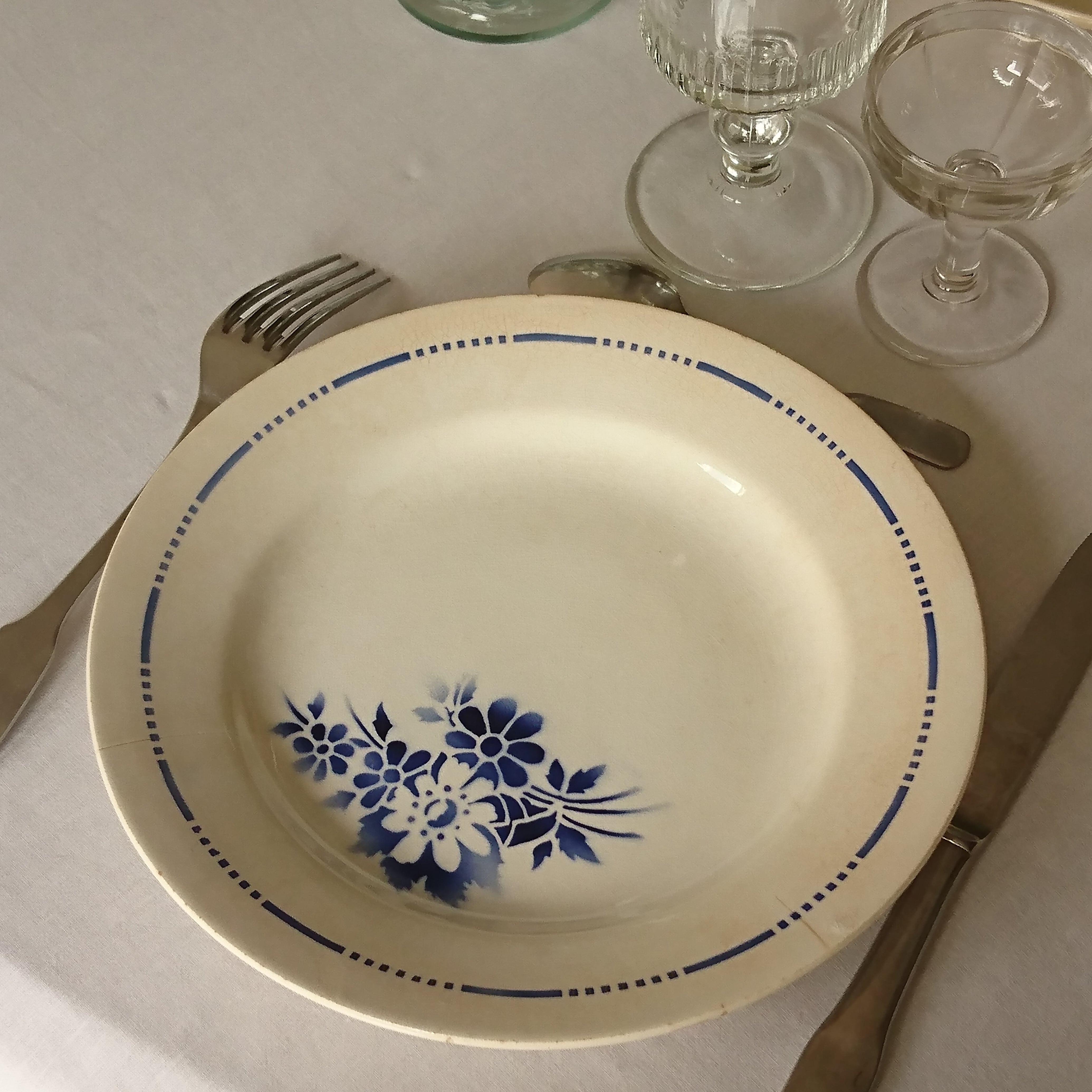 5 plates in Earthenware St Amandinoise blue floral decoration