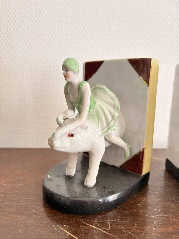 Ancien Paire Serre Livre Porcelaine Blanc Fille Femme équitation cochon Art