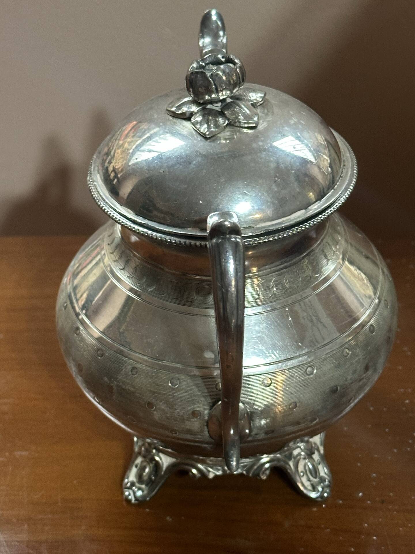 Silver-plated metal sugar bowl from the Art Nouveau period.