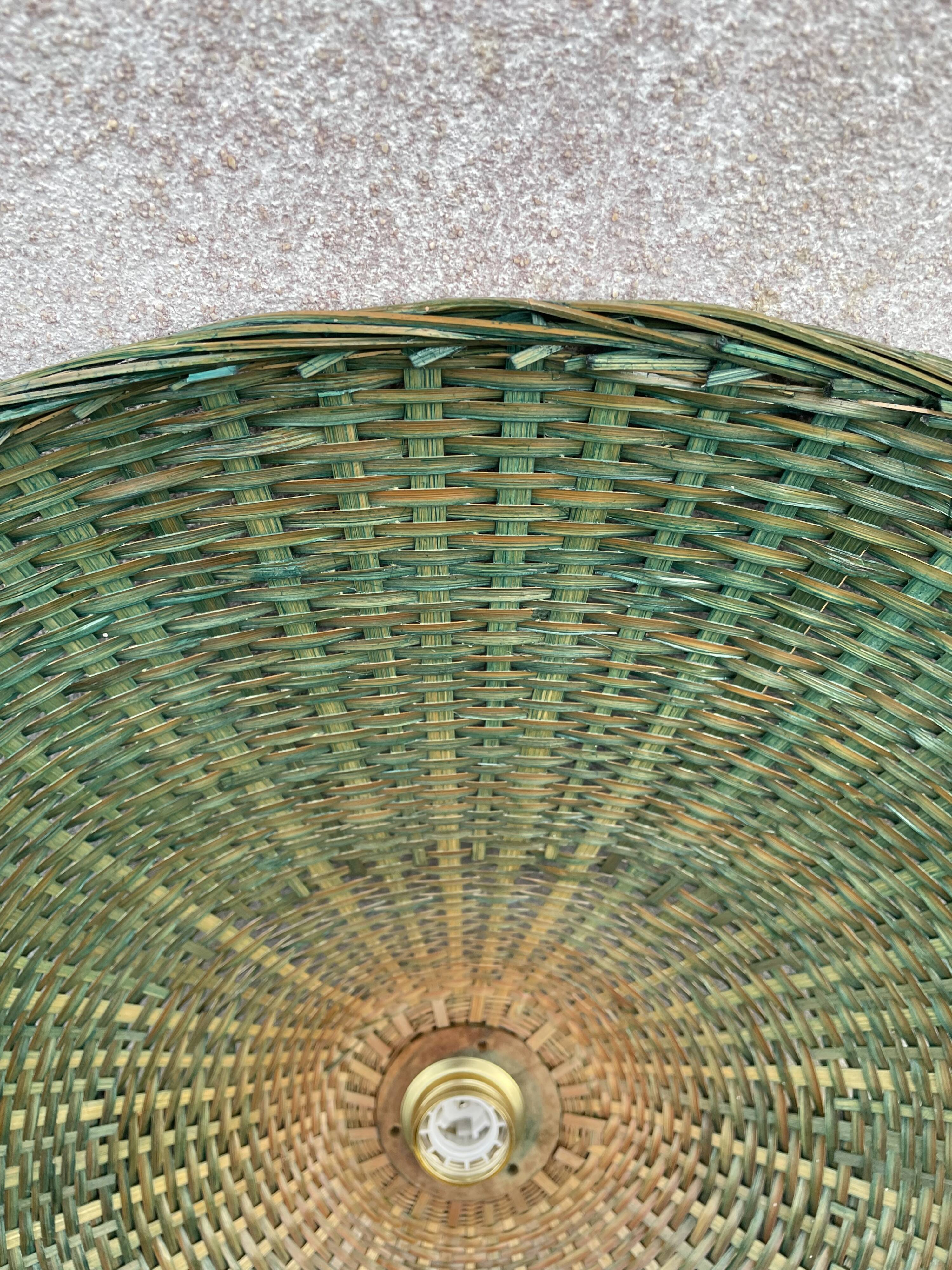 Suspension in green braided rattan