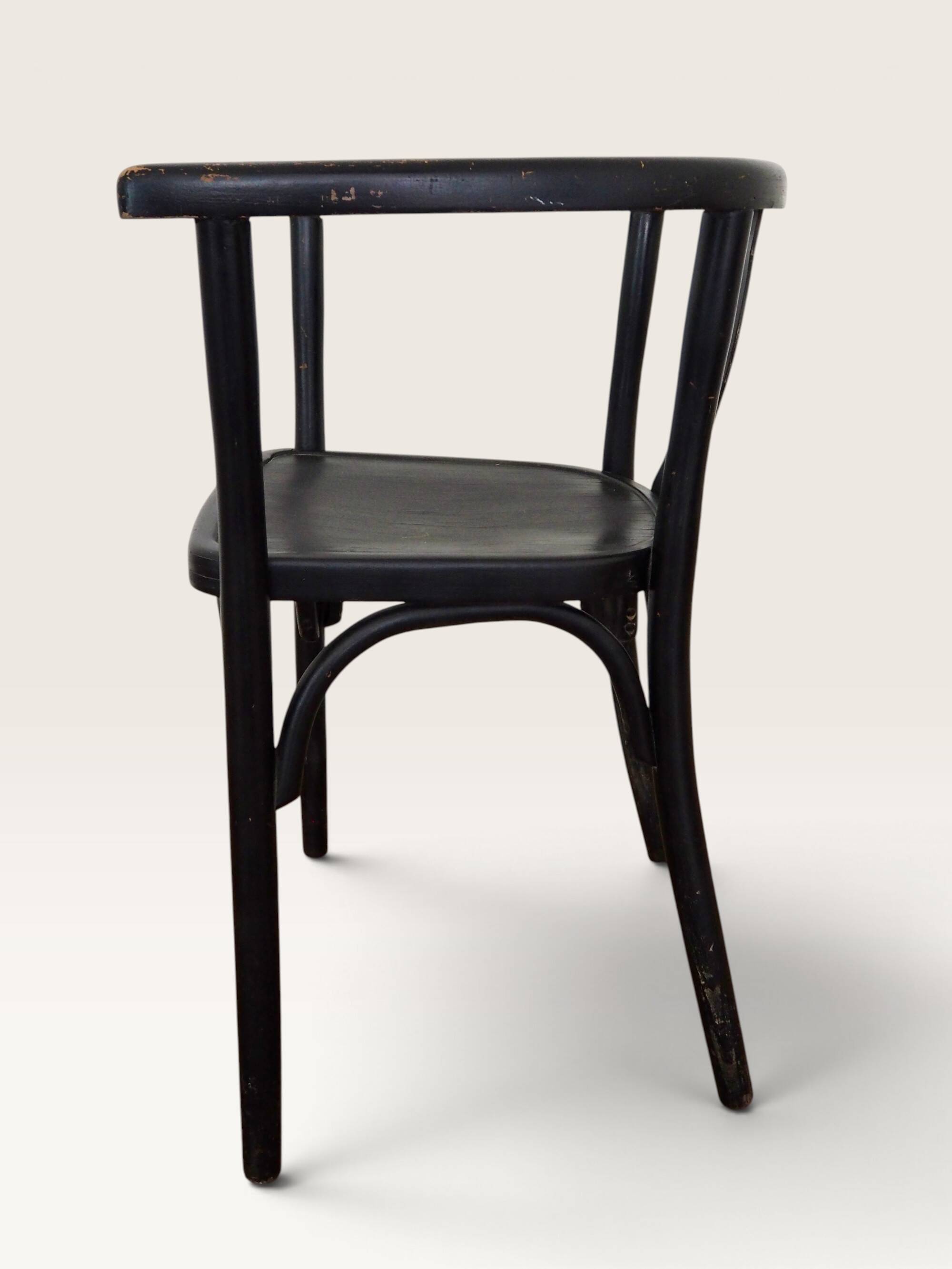 Curved black lacquered wooden armchair in Thonet style
