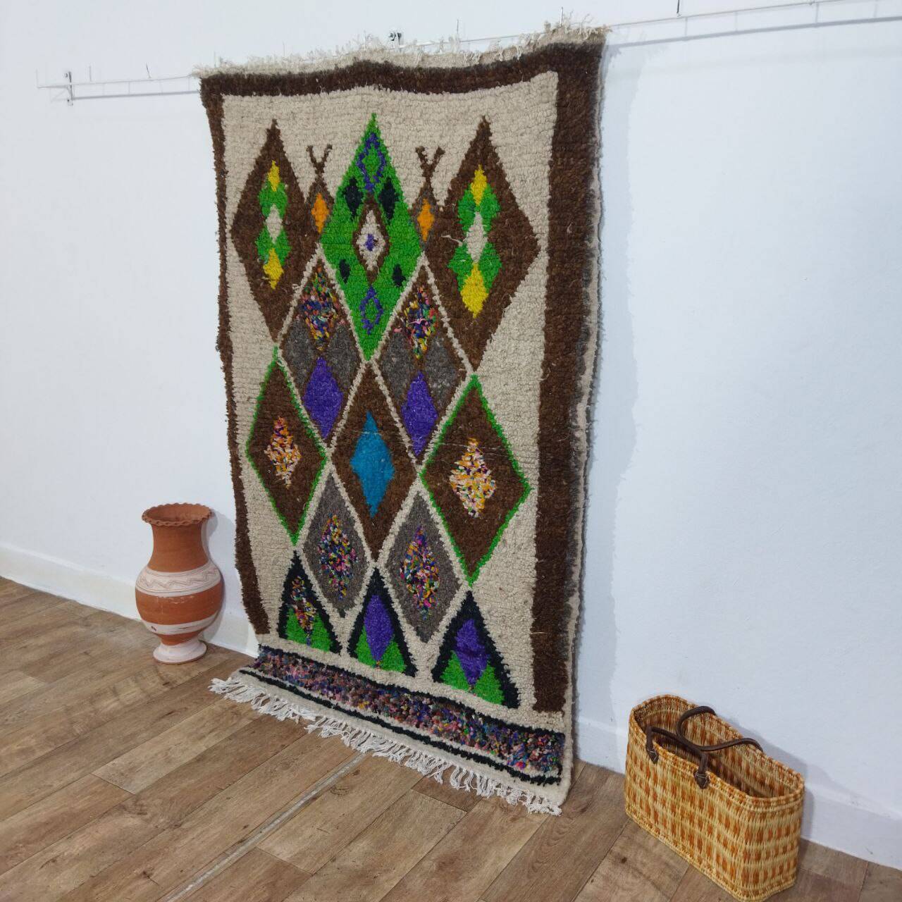 Handcrafted moroccan berber rug 178 x 114 cm