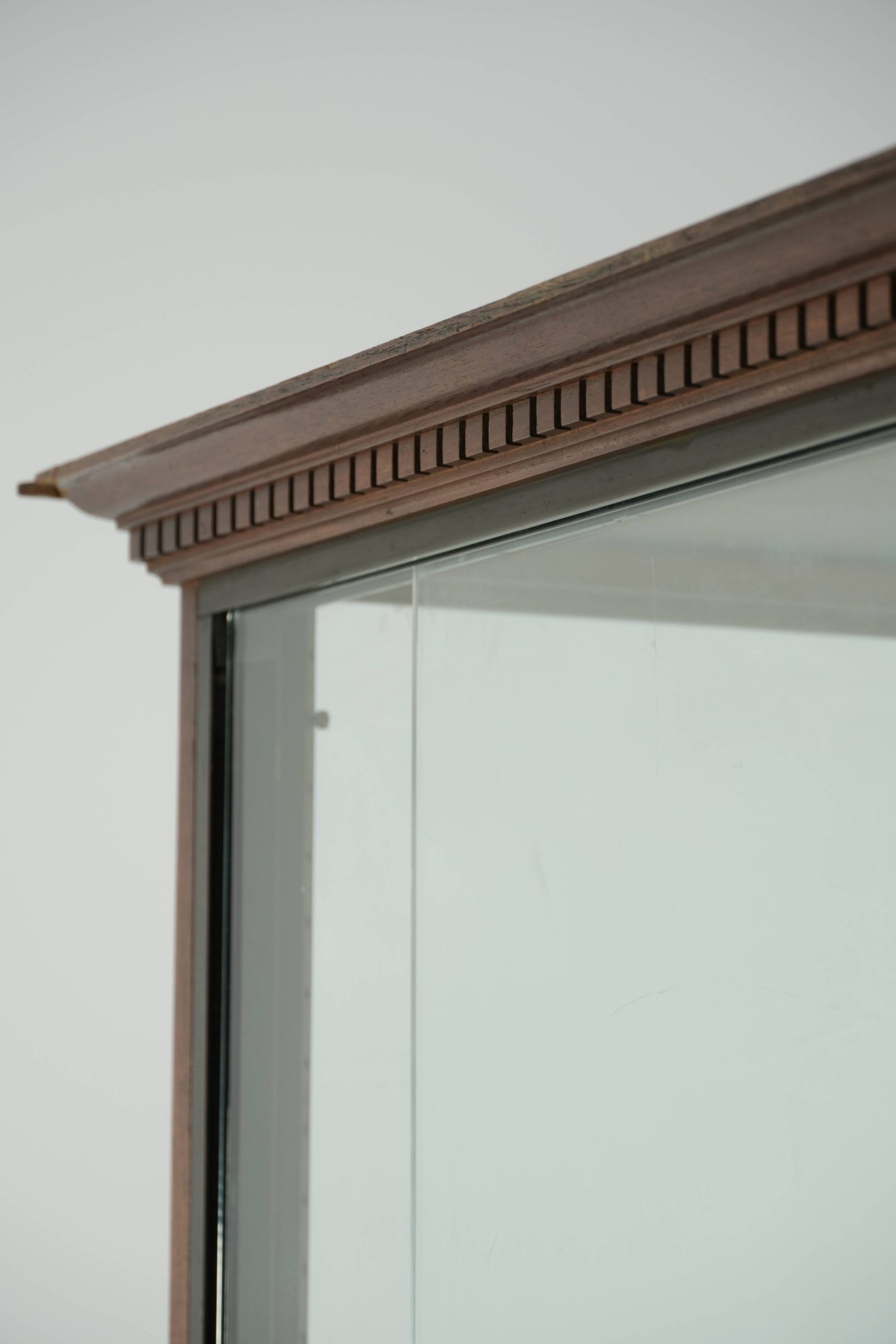 Vitrine en chêne anglais du 19ème siècle
