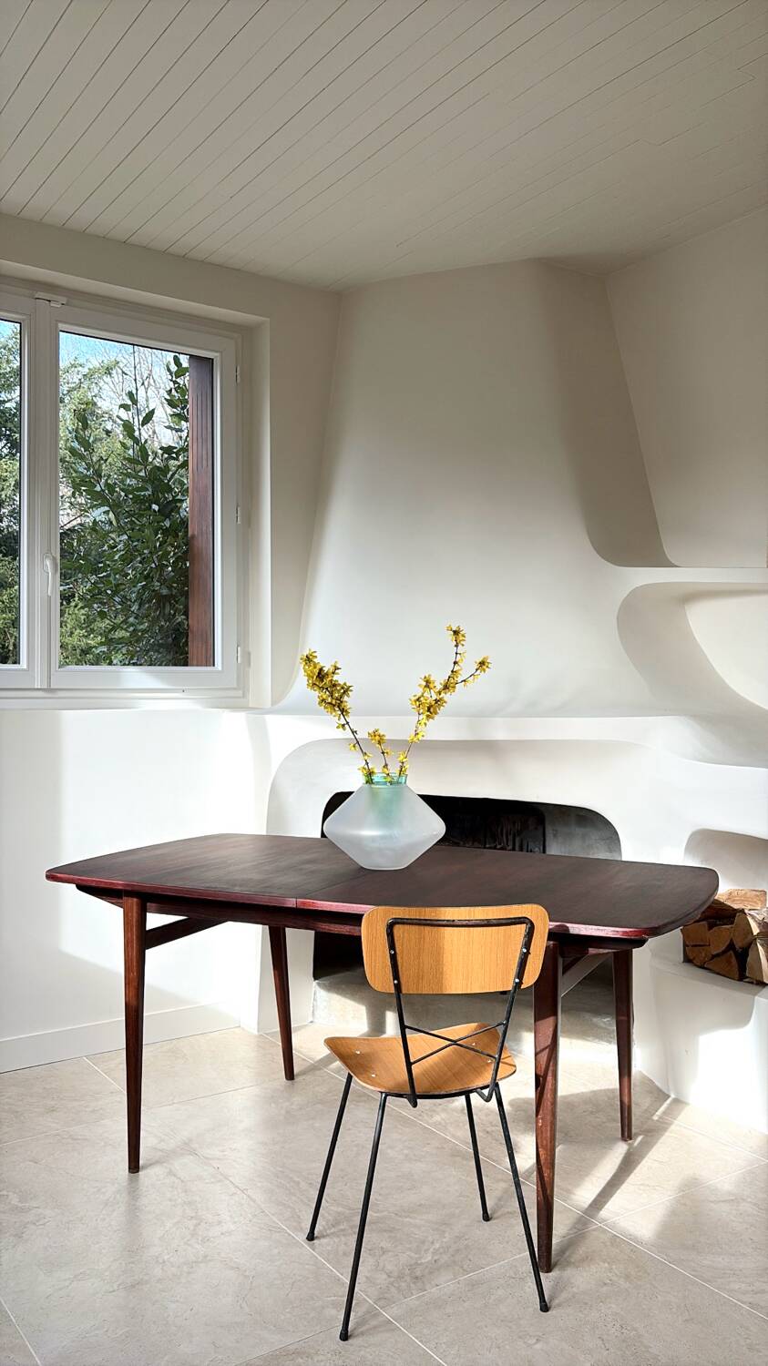 Dining table in rosewood