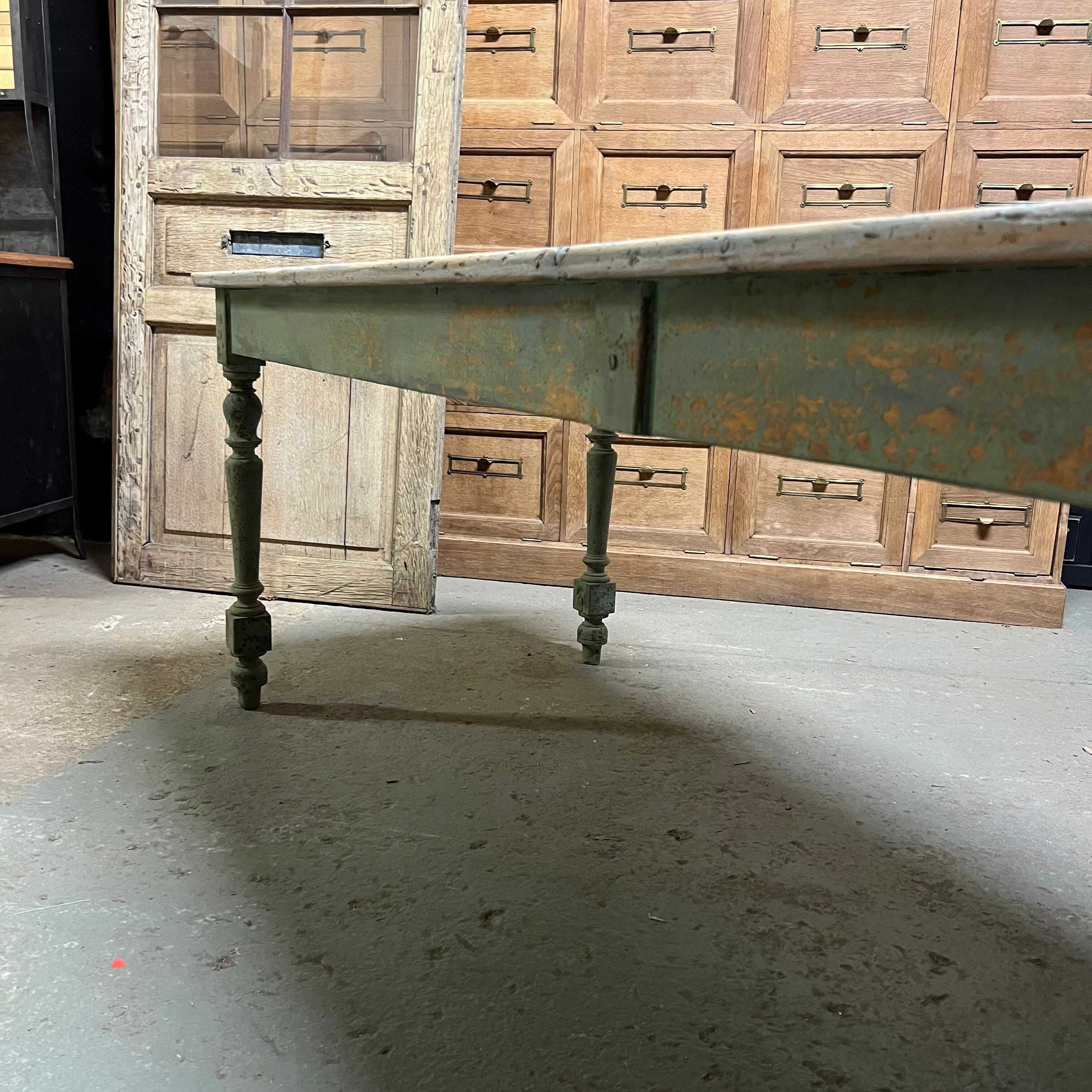 Table de drapier de salle à manger patiné