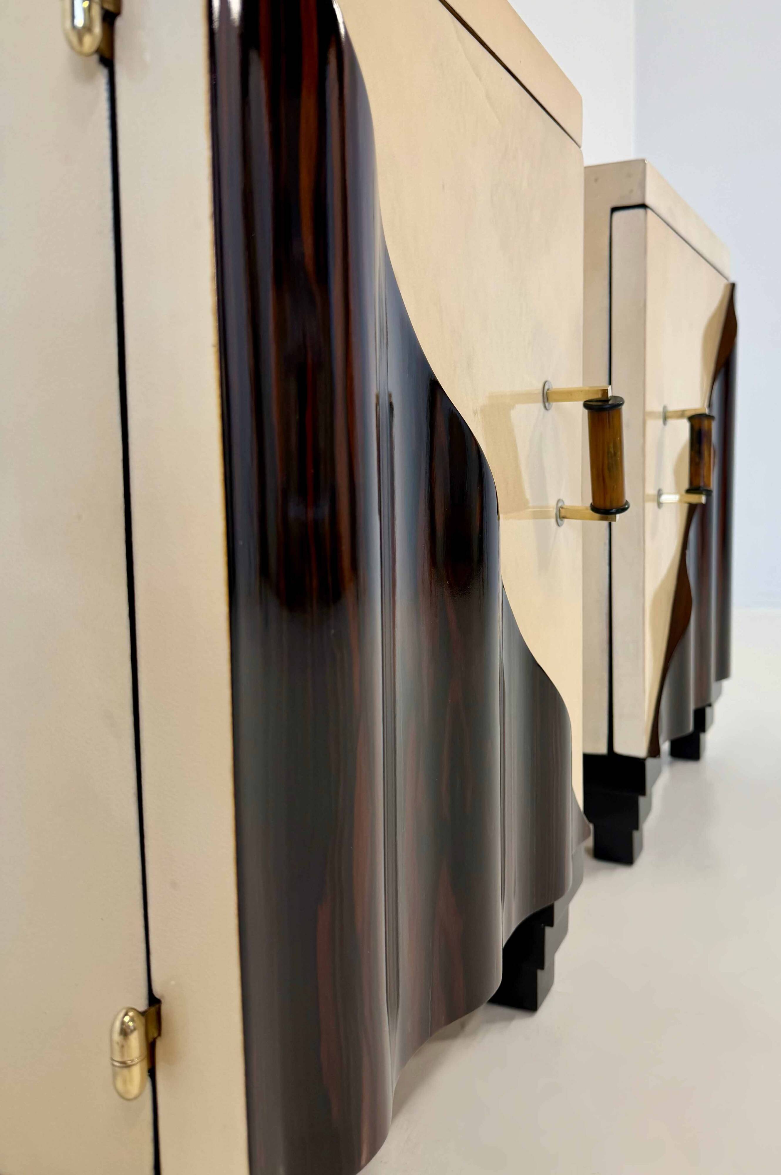 Paire de tables de nuit Art Déco italiennes attribuées à Gaetano Borsani, années 1930.