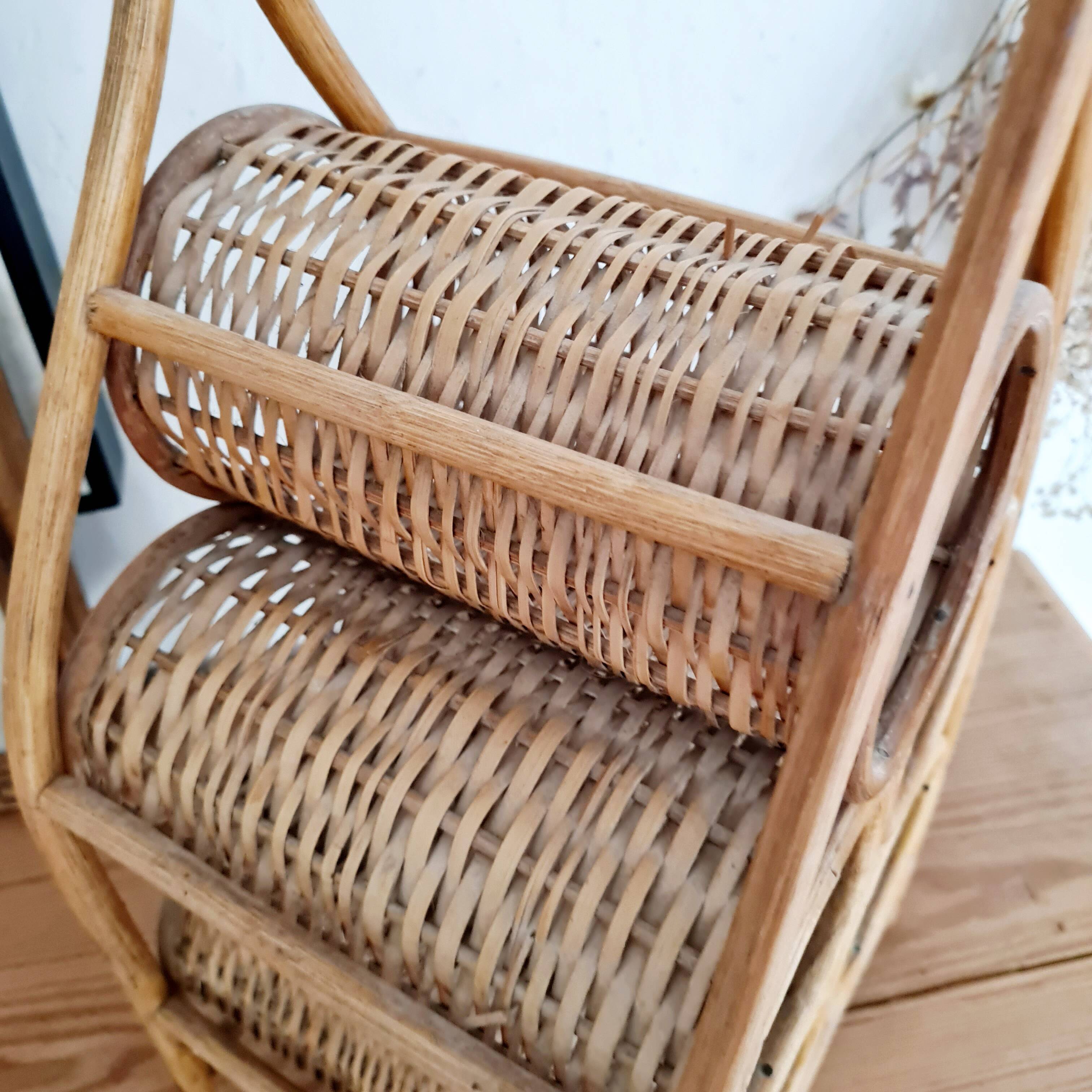 Rattan bottle holder