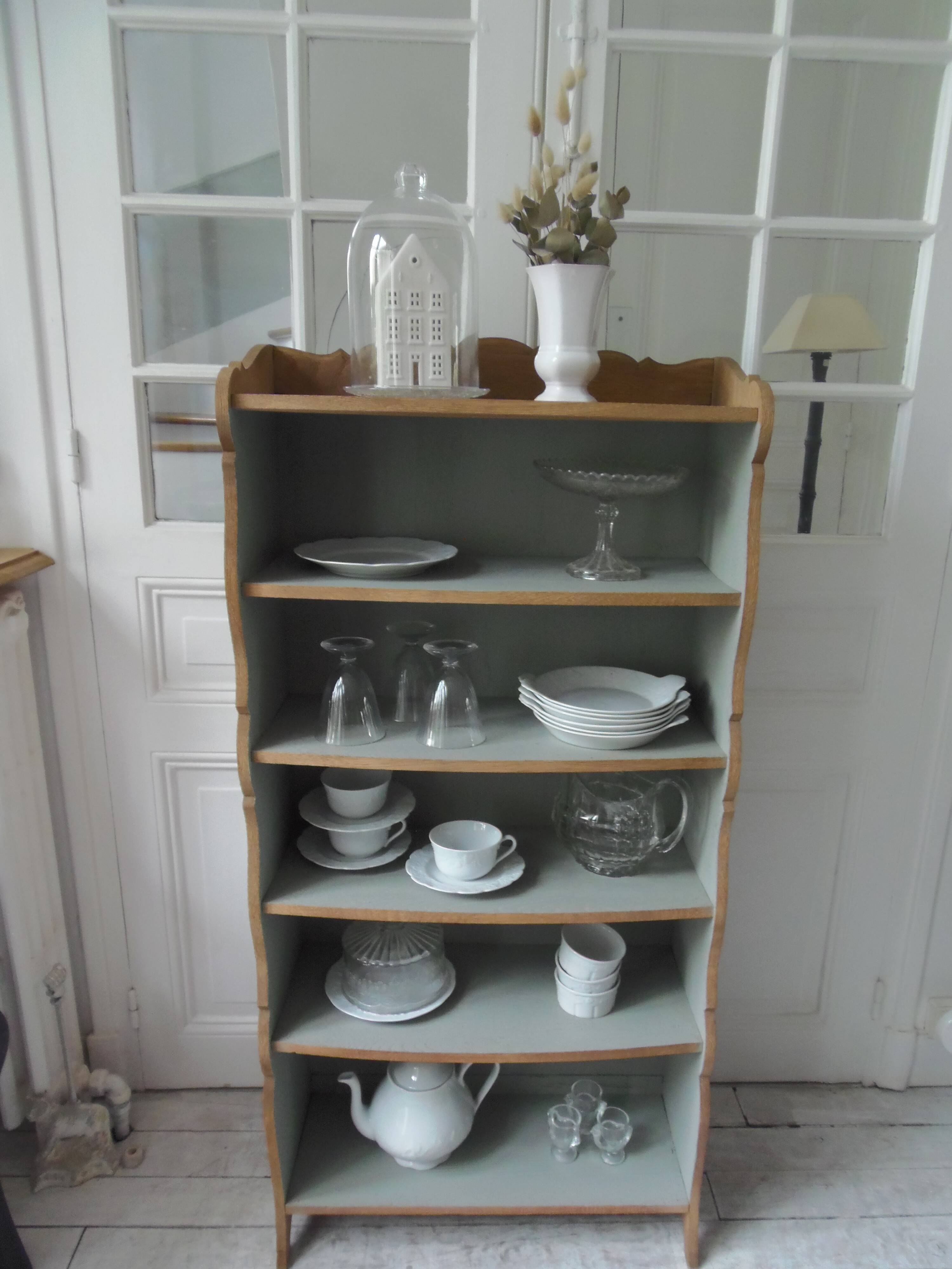Small vintage bookcase, 5 fixed shelves, interior sublimated in verdigris, waxed finish.