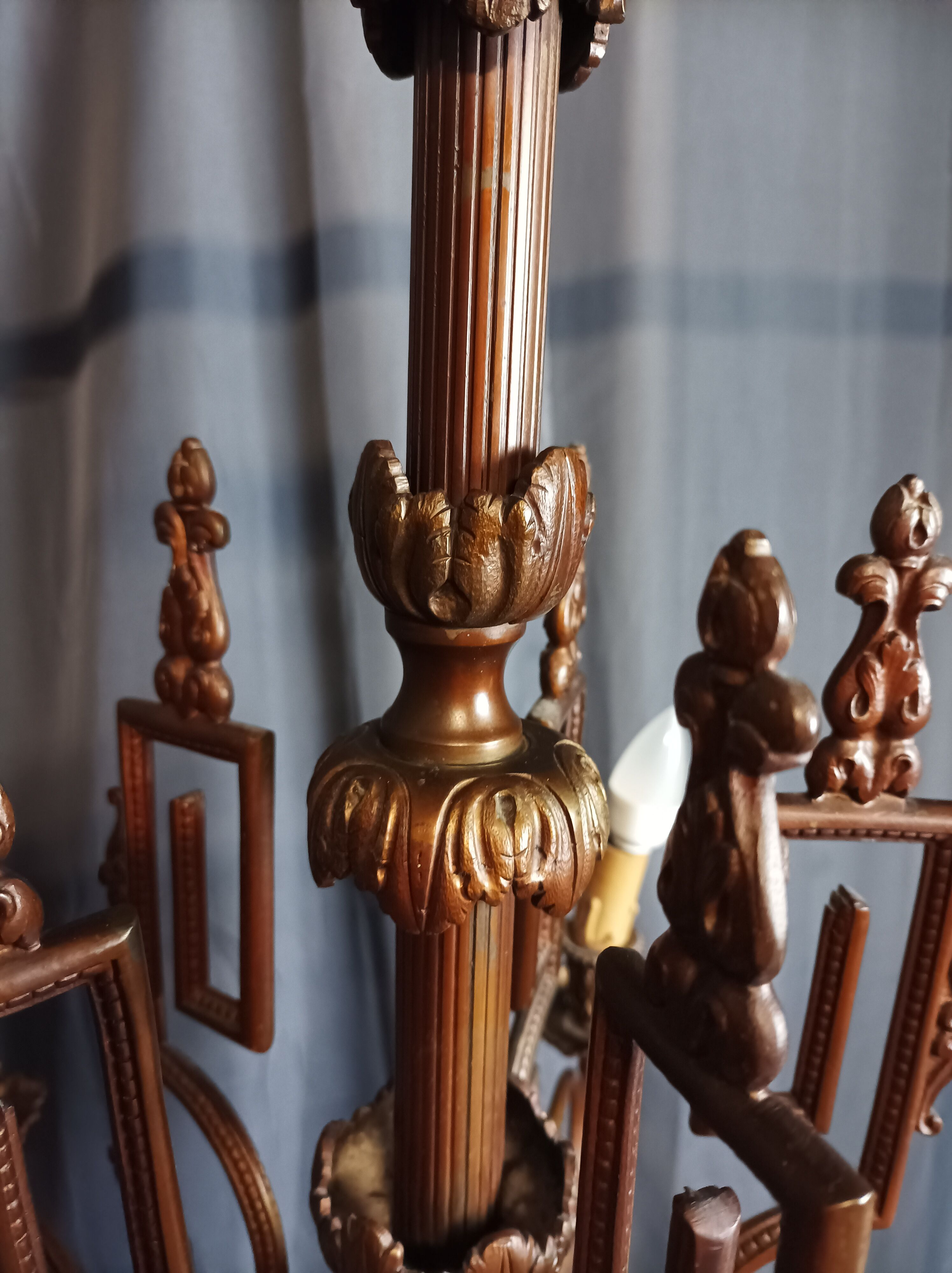 Louis XVI chandelier in bronze and brass