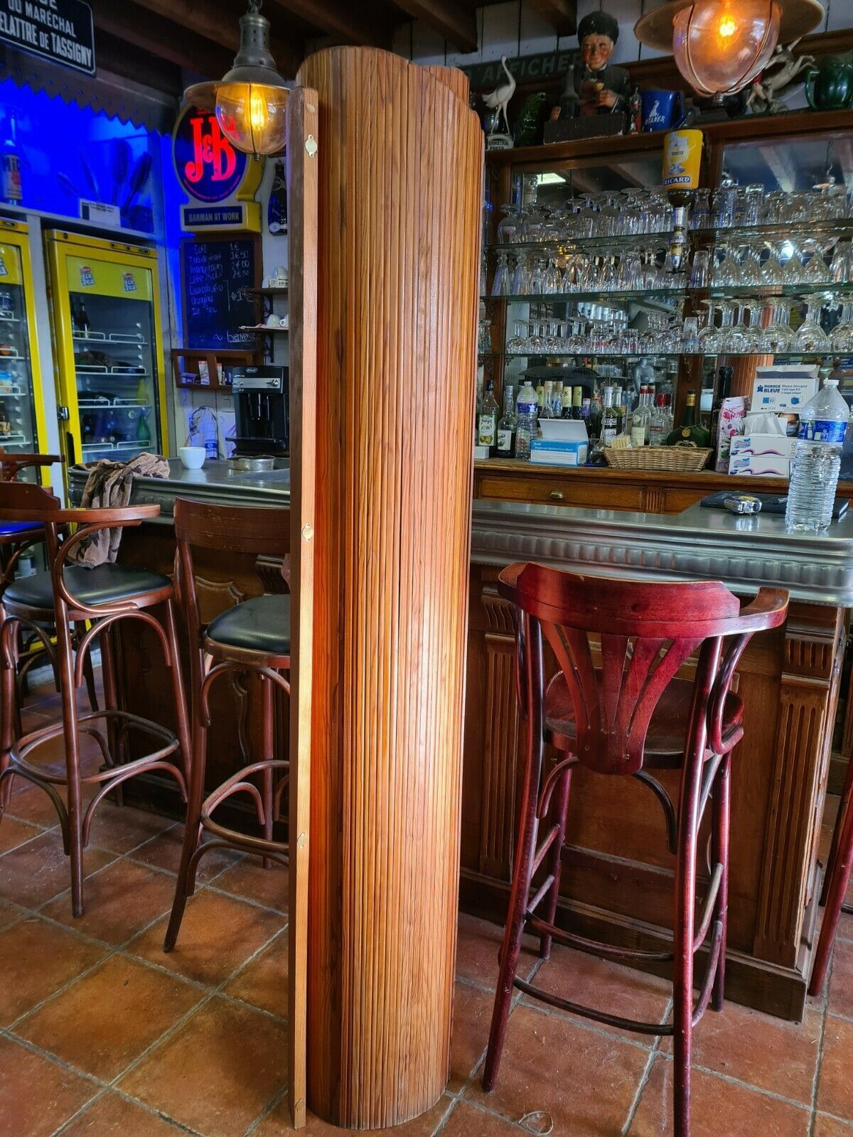 American screen in pitchpin