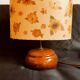 Lampe à poser avec fleurs naturelles