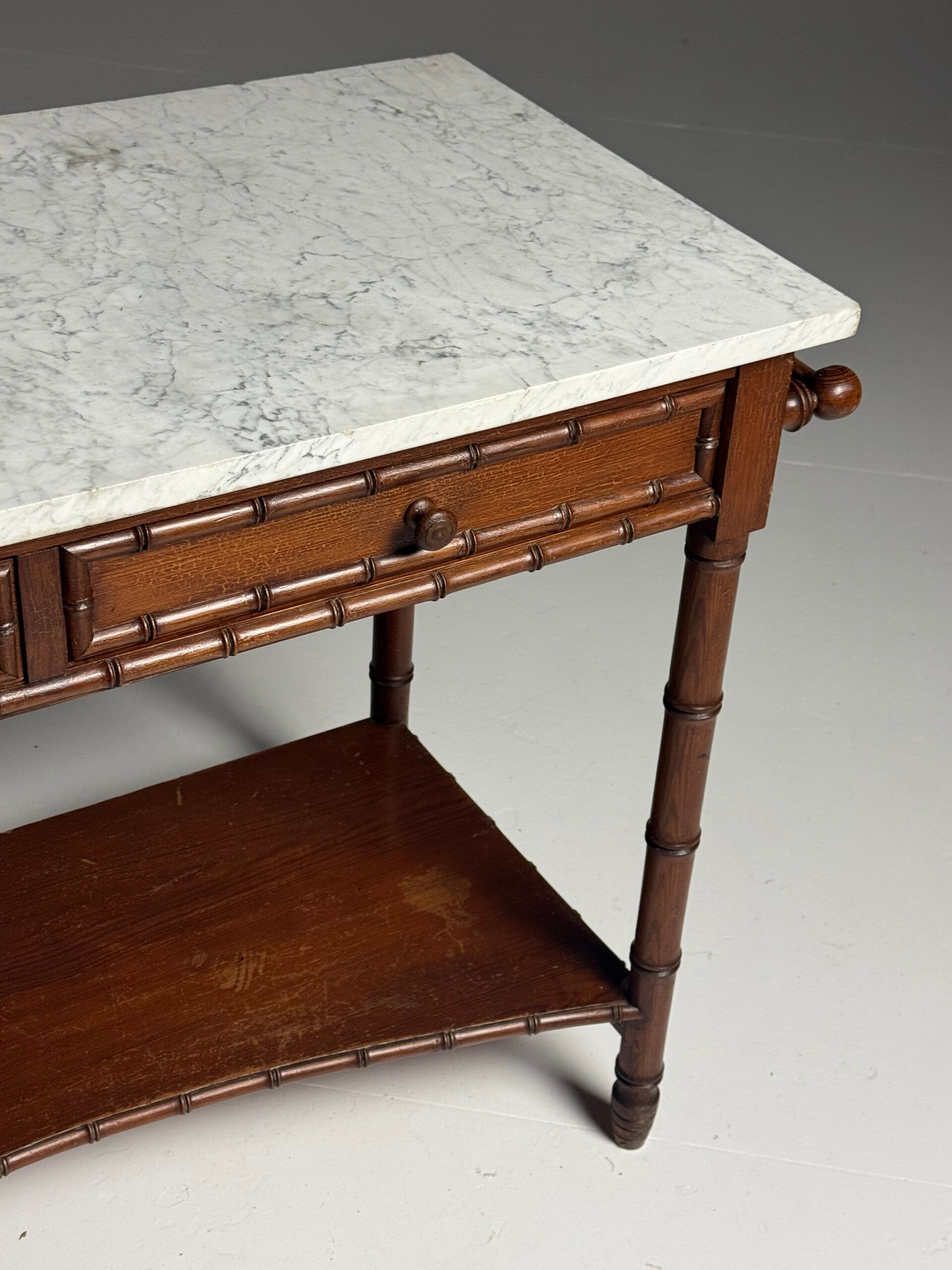 Table d'appoint en faux bambou vers 1900