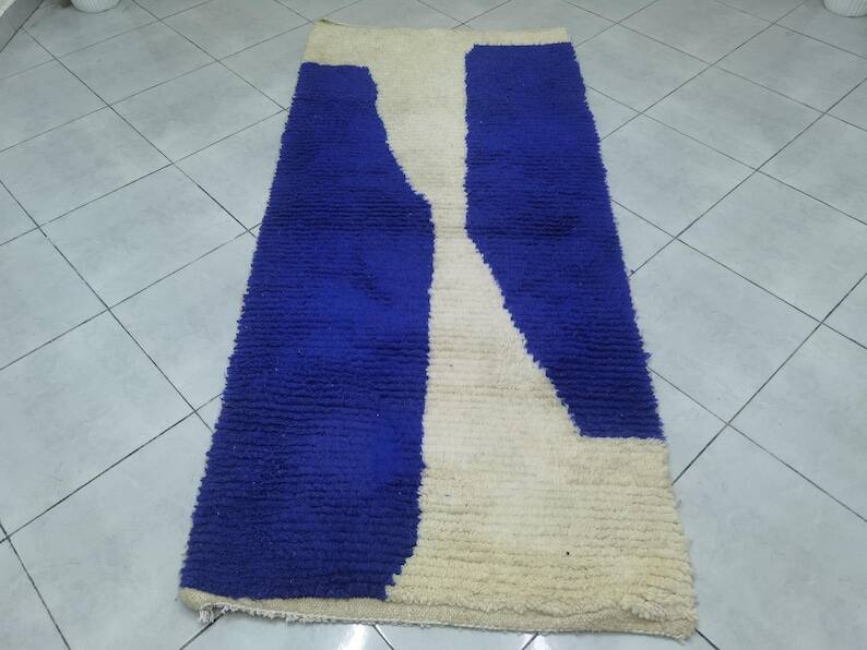 Handcrafted Moroccan rug decorated 250cm x 100cm