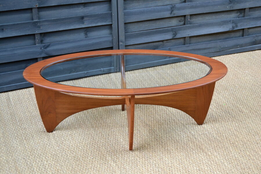 Oval coffee table