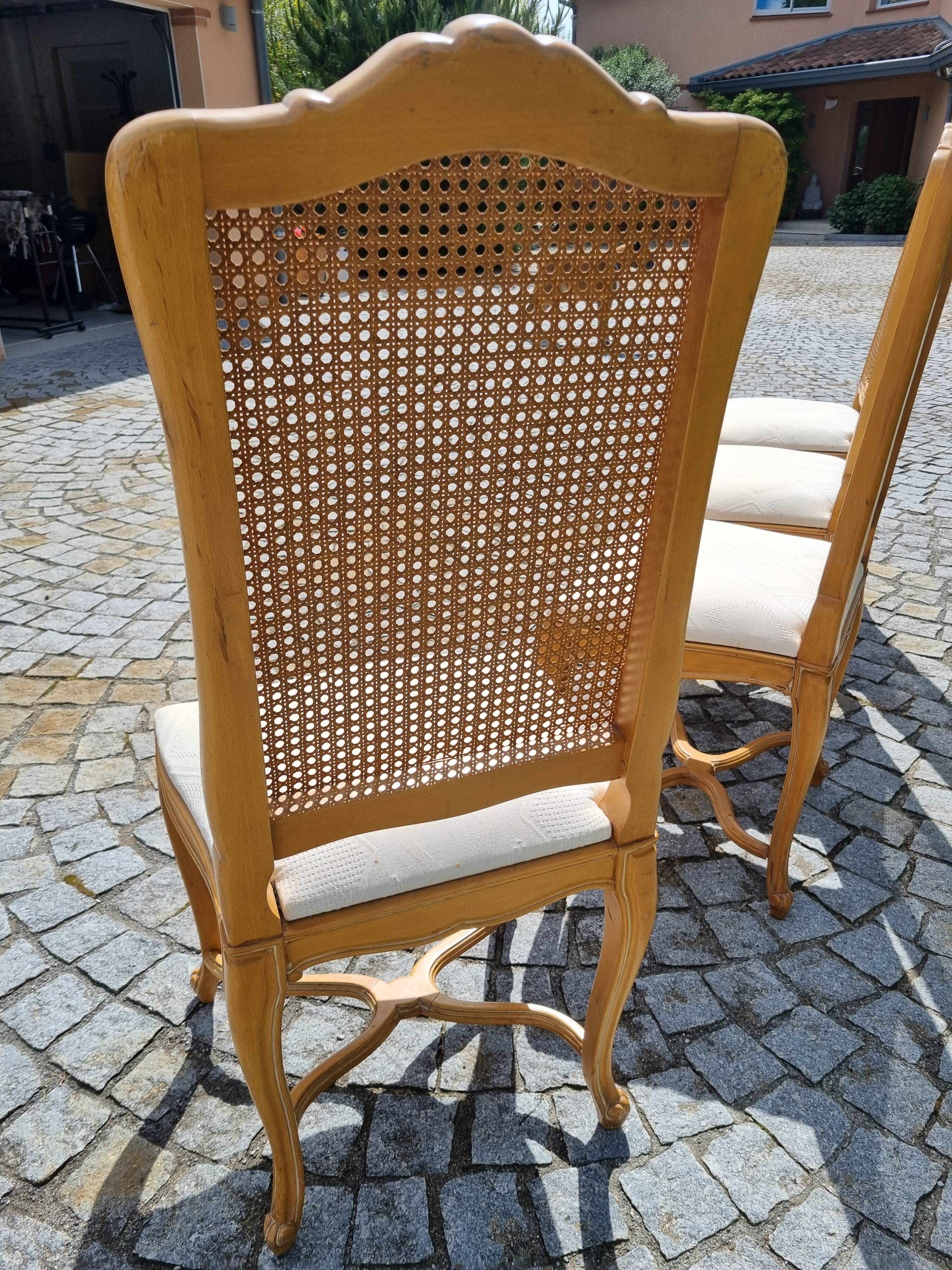 4 chaises en bois cérusé et dossier canné