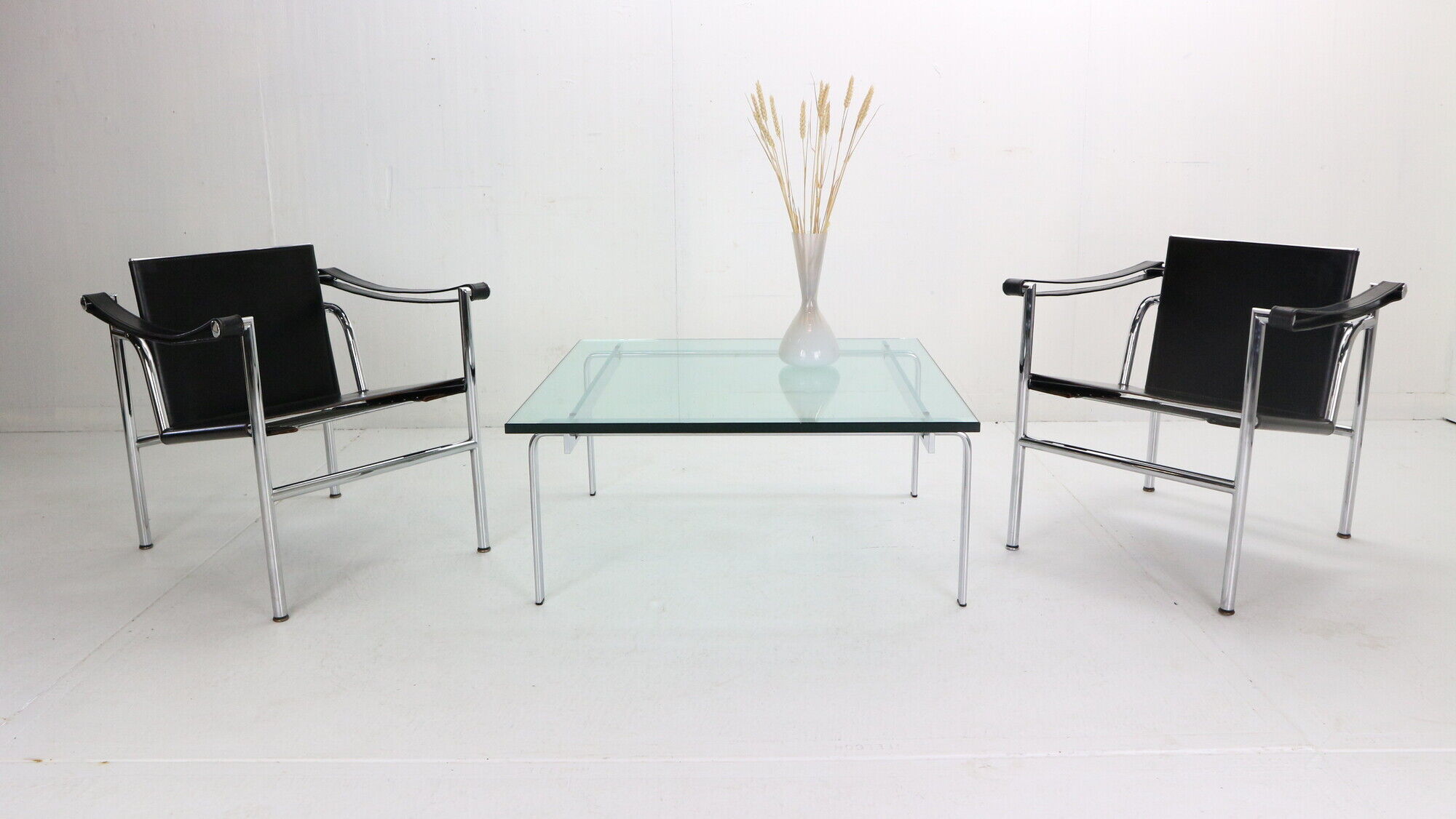 Le Corbusier Set of 2 Black Leather Armchairs Model- LC1 for Cassina, 1970s