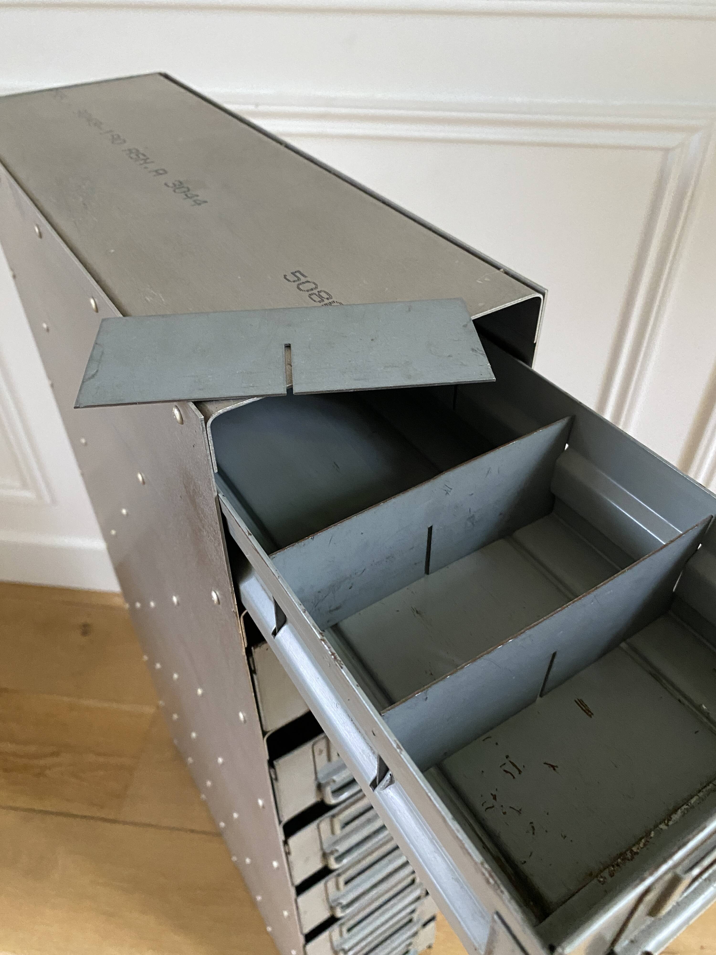 Meuble d'atelier en métal pour outils visserie 8 tiroirs vintage