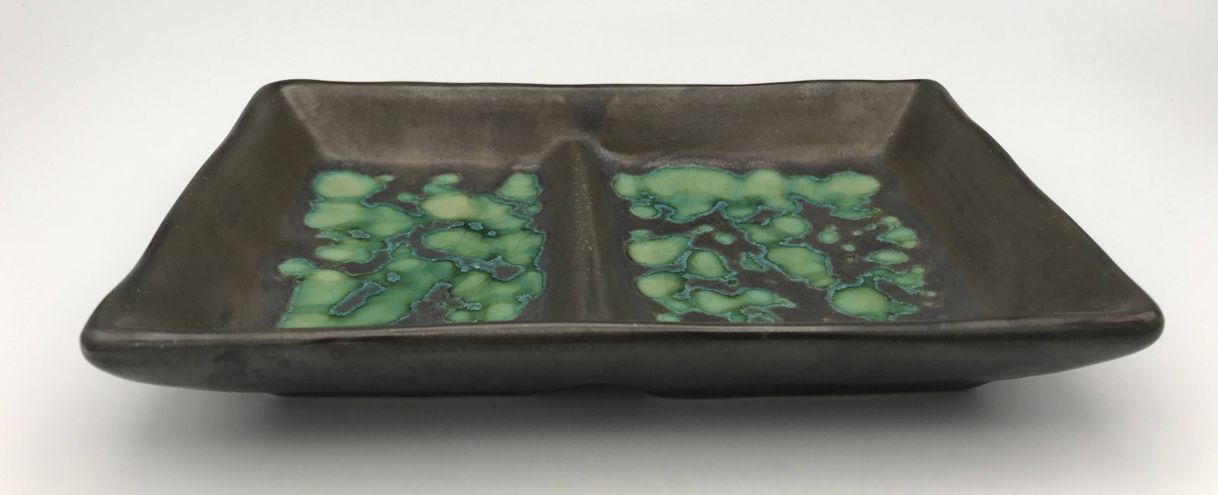Ceramic presentation dish or bowl, artistic pottery with speckled effect