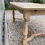 Extendable stripped farm table