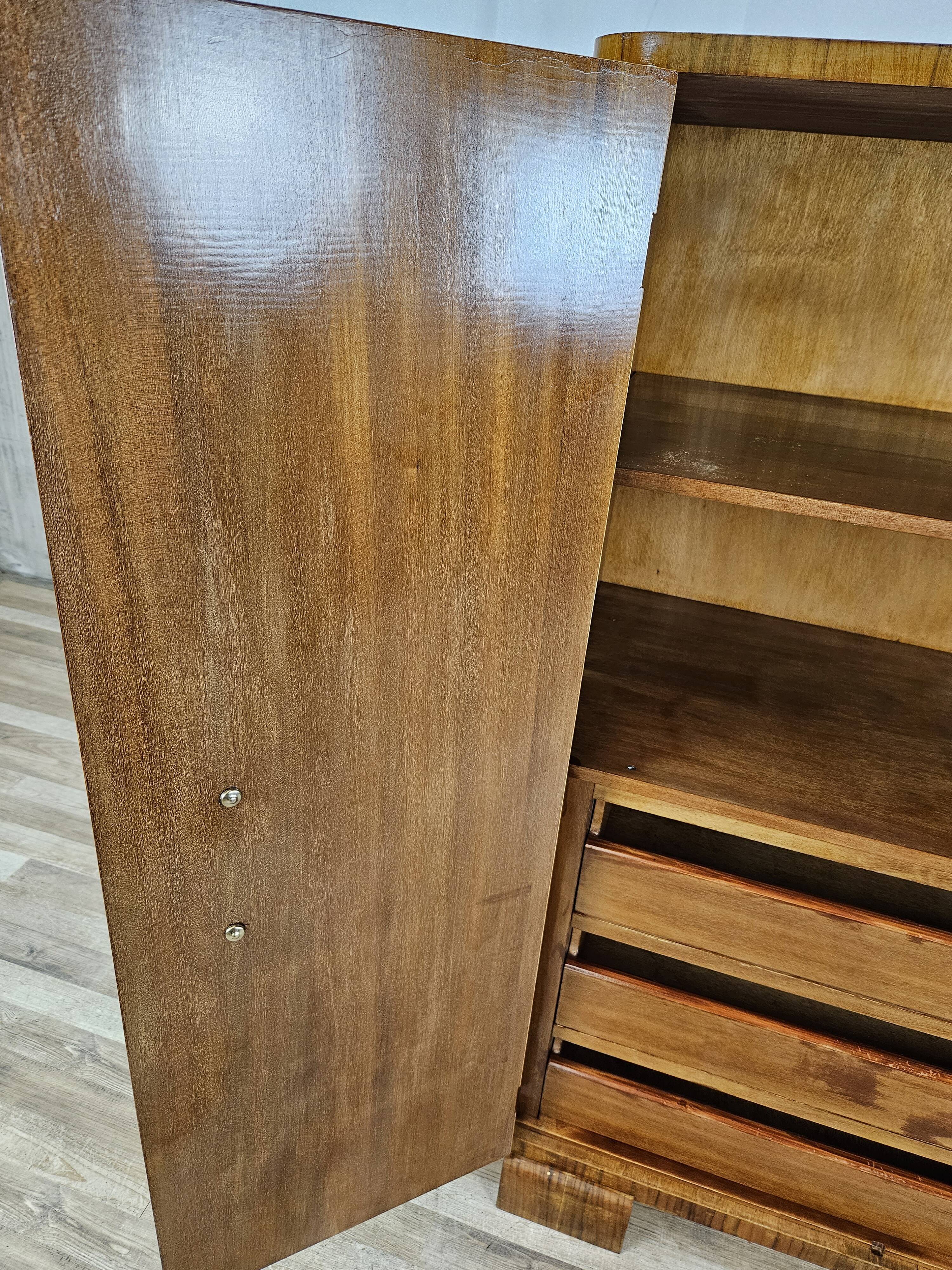 Art decò sideboard in thuja and walnut