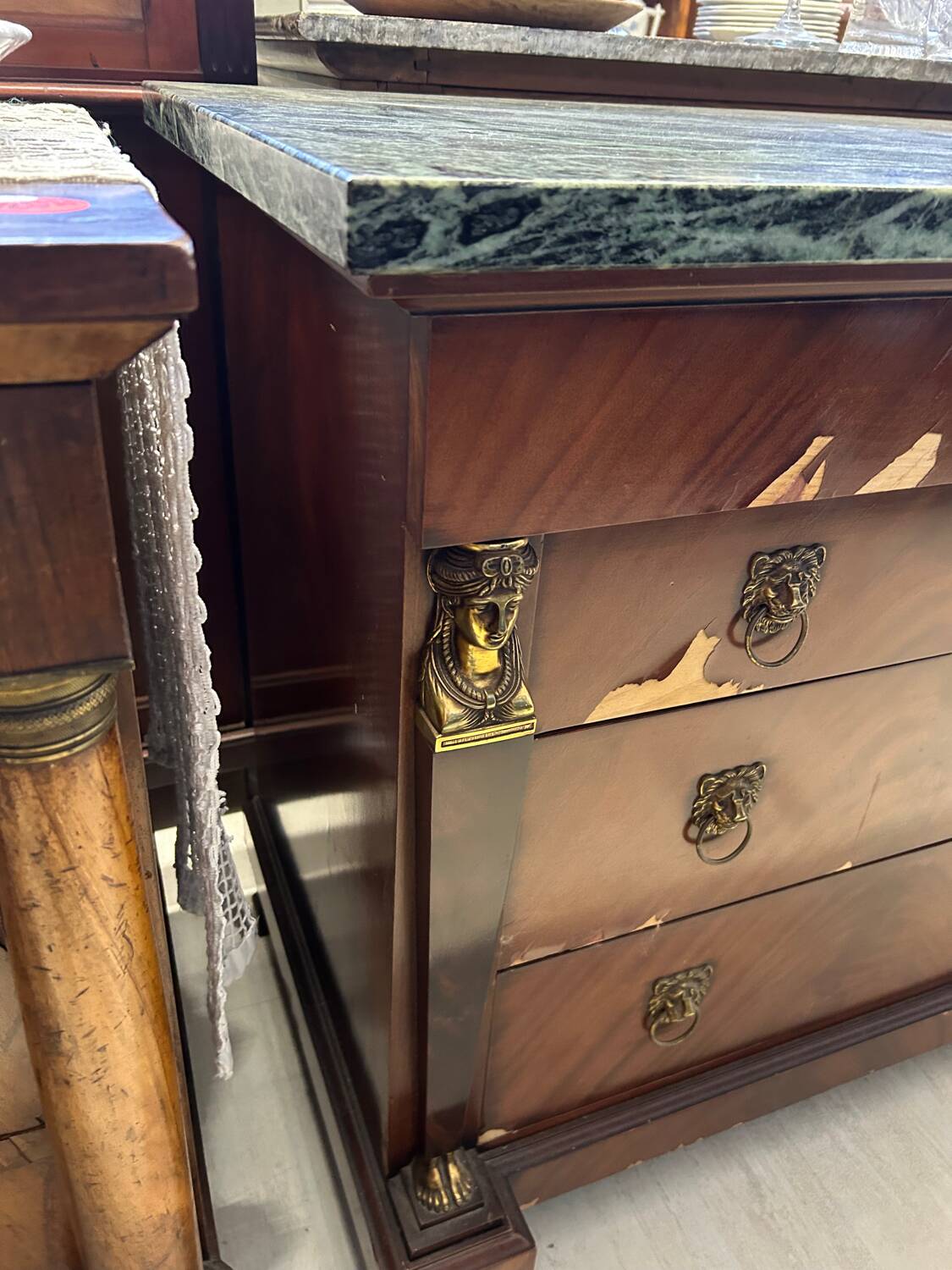Commode style Empire