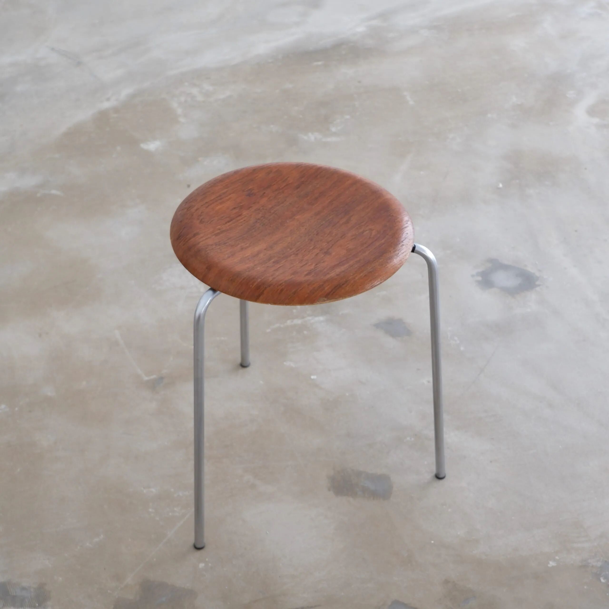 Dot "3170" stool by Arne Jacobsen for Fritz Hansen