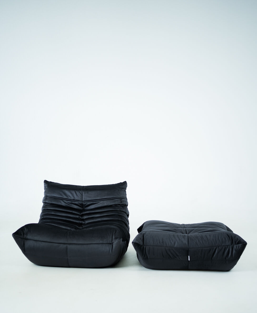 Togo set of chair and pouf in black shiny velvet