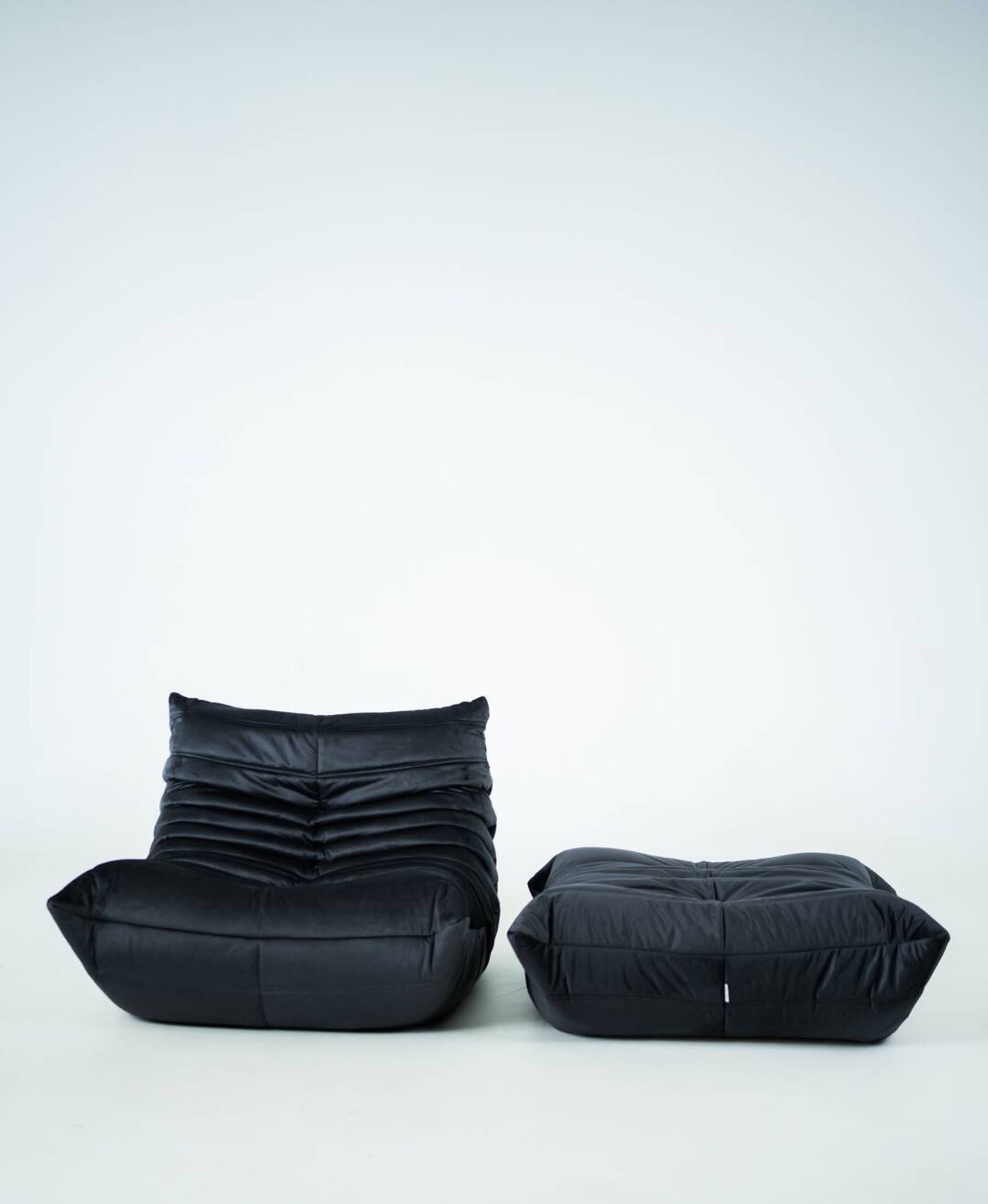 Togo set of chair and pouf in black shiny velvet