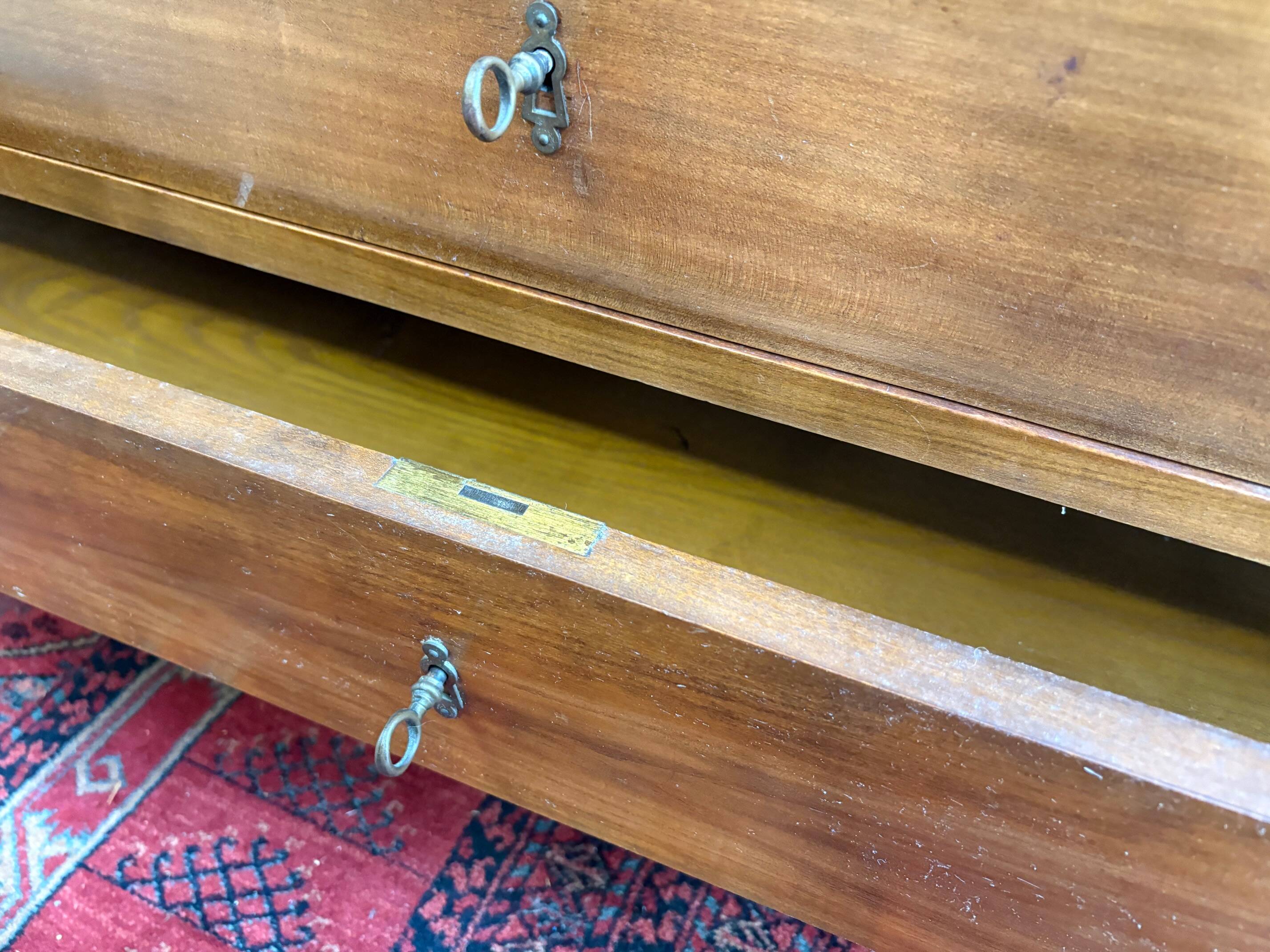 Commode style Louis-Philippe en bois massif