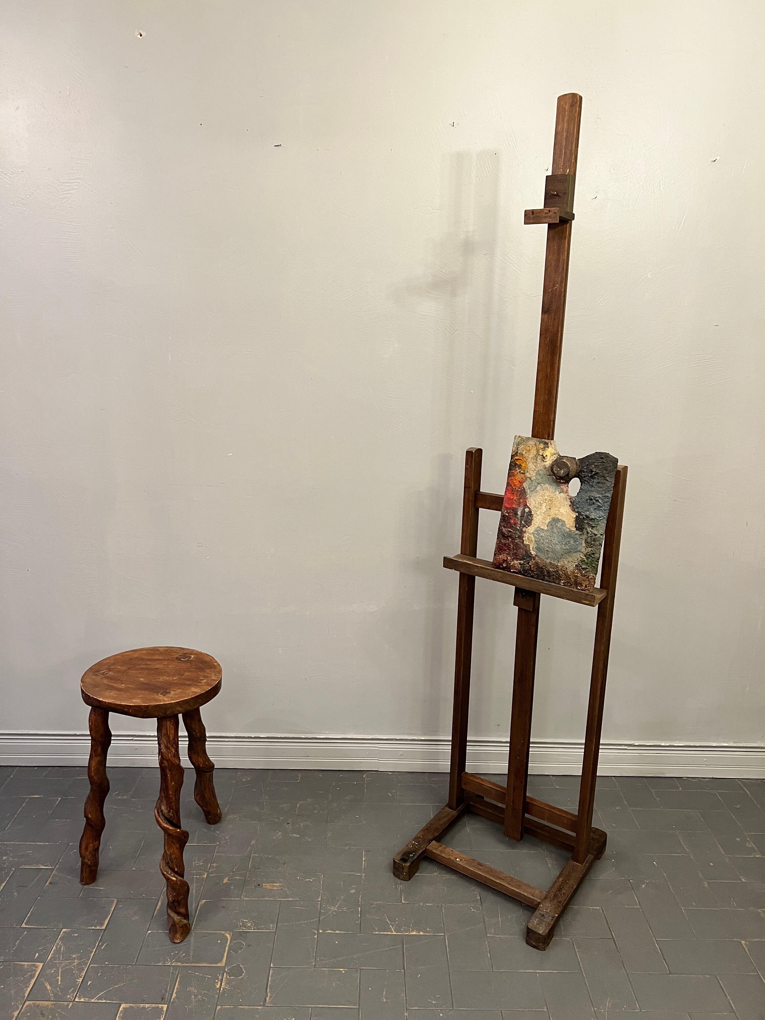 Easel of ancient painter