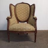Fauteuil bergère médaillon Louis XVI en noyer tissus en petit point de croix
