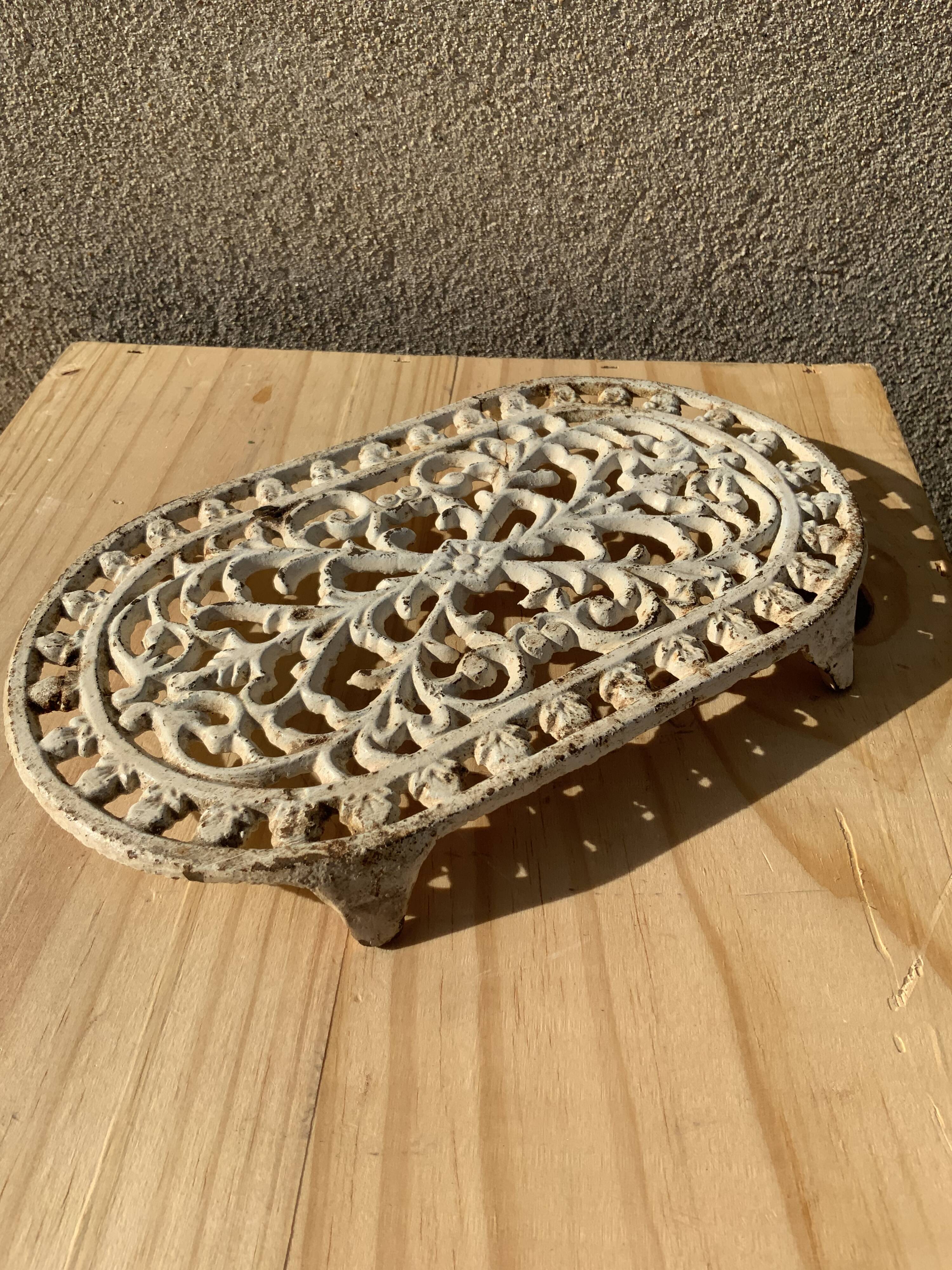 Old oval enamelled cast iron trifle soap holder