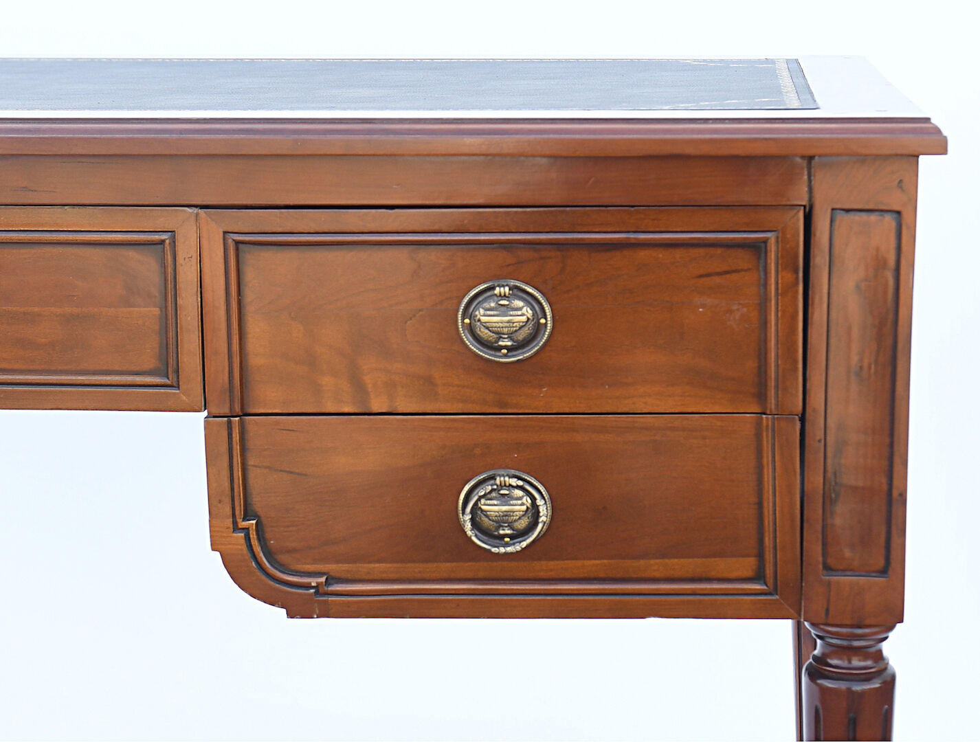 Bureau plat de style Louis XVI